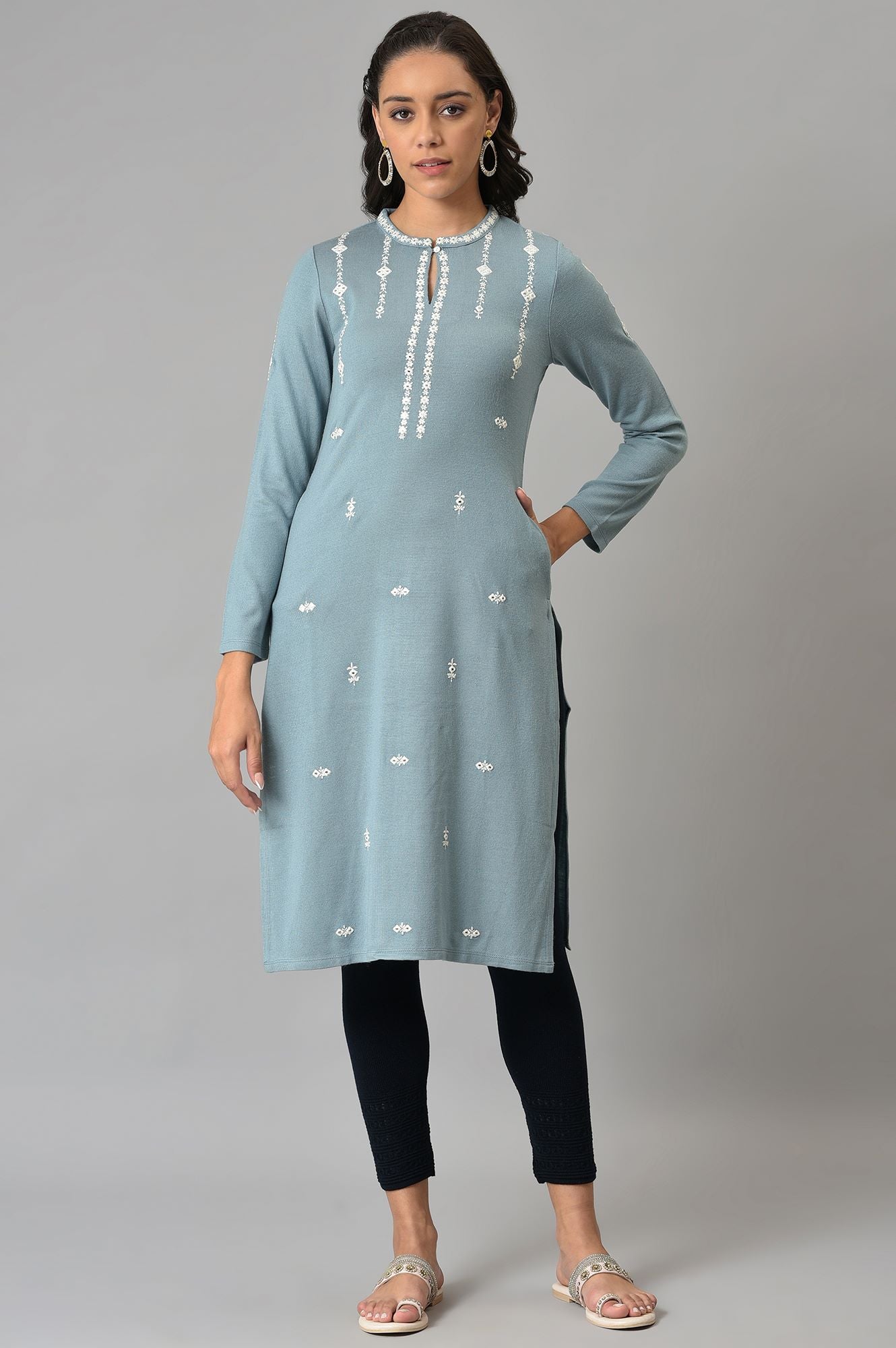 https://cdn.shopify.com/s/files/1/0722/3148/5636/files/22NOW18492-215939_5_19cd8be0-baa9-407d-8743-cc0be9e7b9ed.jpg?v=1760481074
