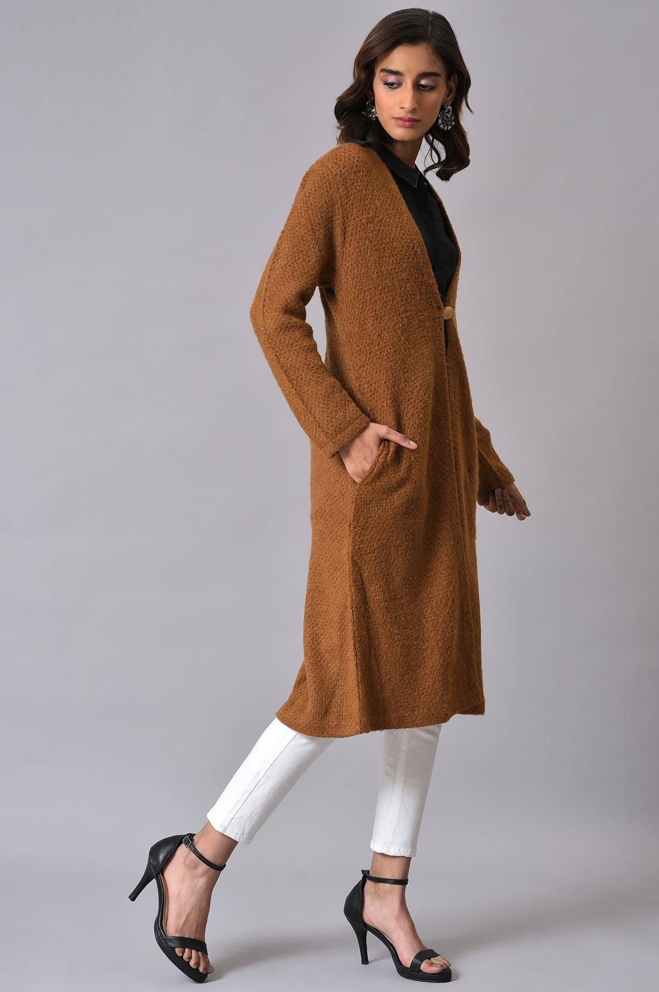 https://cdn.shopify.com/s/files/1/0722/3148/5636/files/22NOW40134-219562_4_e26f58c1-2aaa-4c20-b2e3-0f6f4df7be17.jpg?v=1760599544
