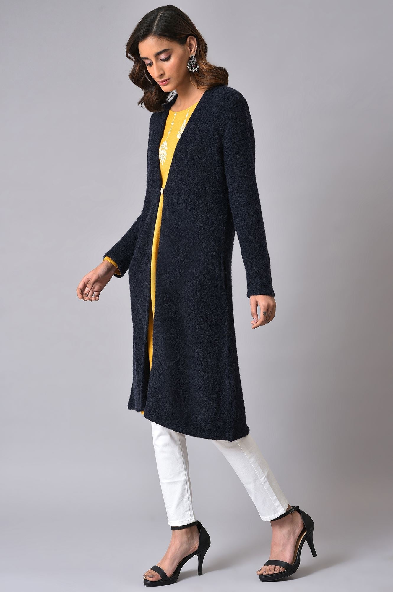 https://cdn.shopify.com/s/files/1/0722/3148/5636/files/22NOW40134-219564_3_f16ae6a5-890c-4338-8594-e8b4ff11b1af.jpg?v=1760599492