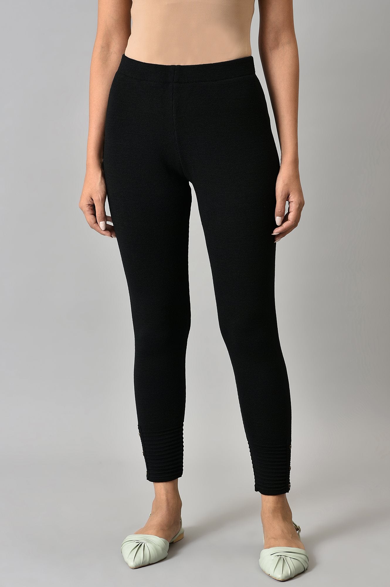 https://cdn.shopify.com/s/files/1/0722/3148/5636/files/22NOW60421-218380_1_d3927a1b-e92a-4a9e-83fd-6e4d15989d18.jpg?v=1760598124