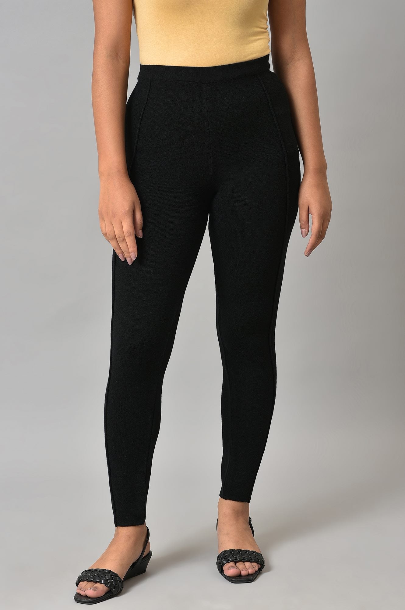 https://cdn.shopify.com/s/files/1/0722/3148/5636/files/22NOW60424-218380_1_e17df919-c4b7-46a4-bbcb-c52e472b52be.jpg?v=1760601945