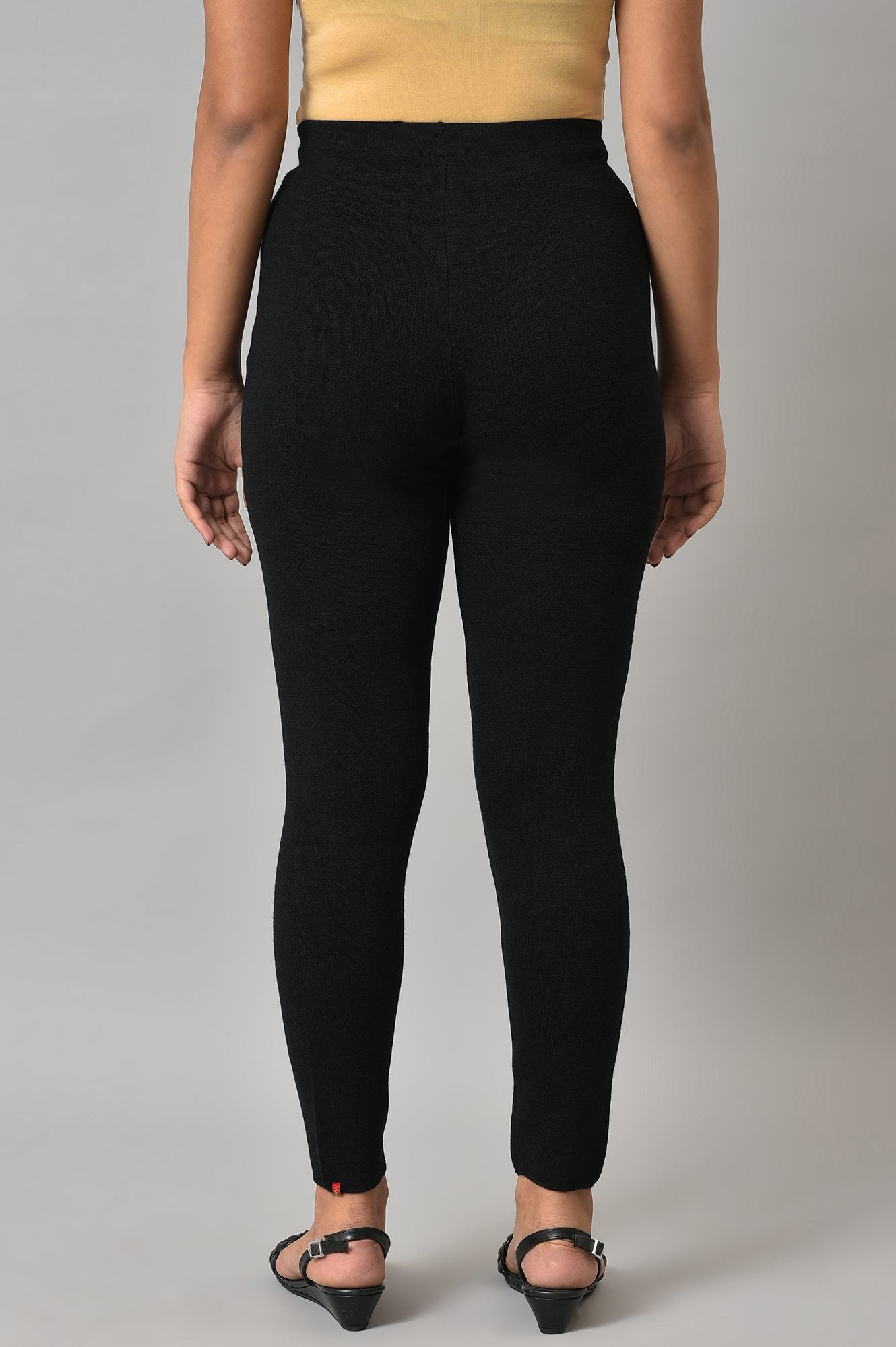 https://cdn.shopify.com/s/files/1/0722/3148/5636/files/22NOW60424-218380_2_a1941098-cdfb-42e8-86c8-115145b66b29.jpg?v=1760601945