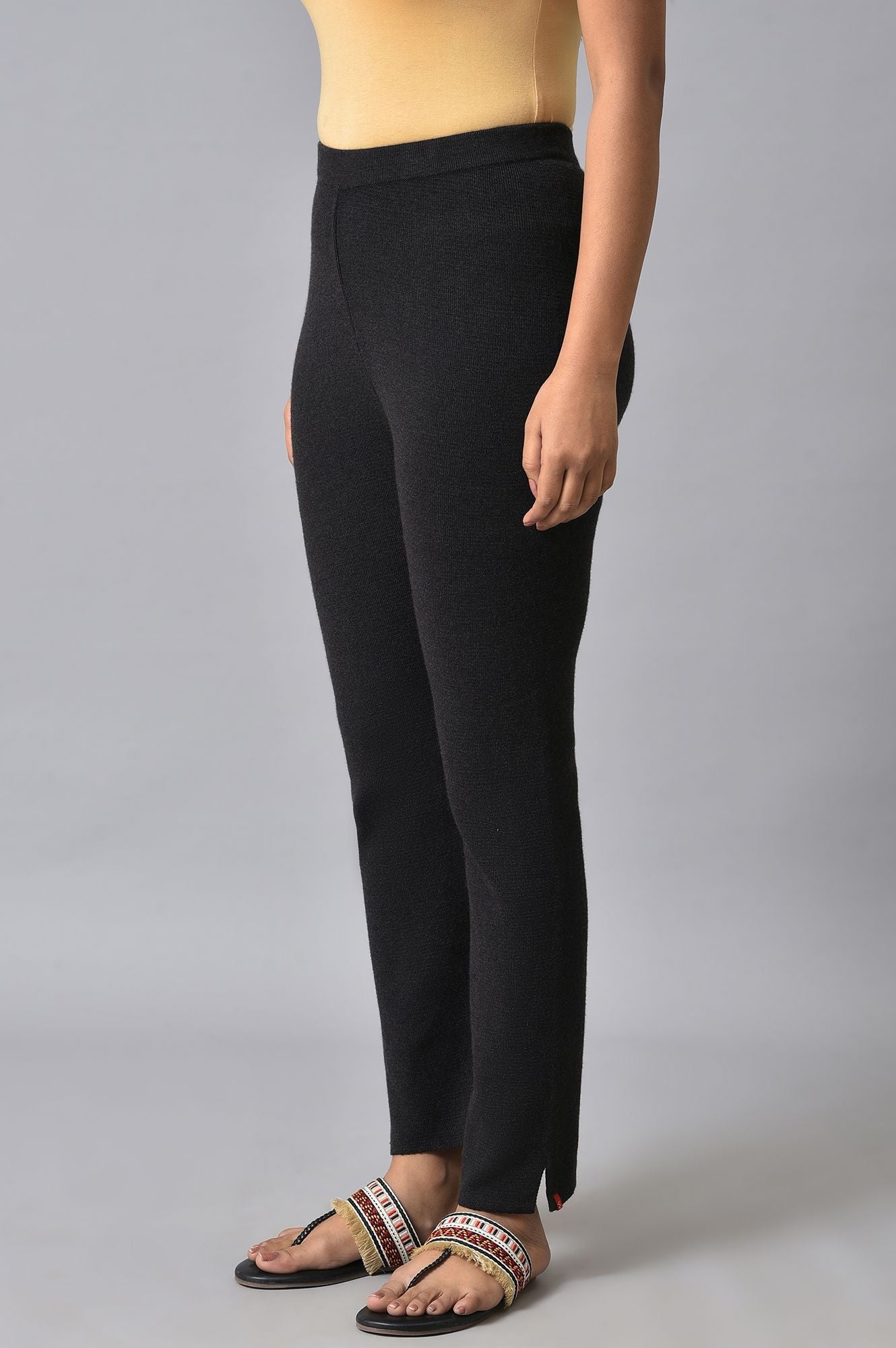 https://cdn.shopify.com/s/files/1/0722/3148/5636/files/22NOW62077-218384_3_6844b3e6-eade-4fd7-a94f-d7633591342b.jpg?v=1760607846