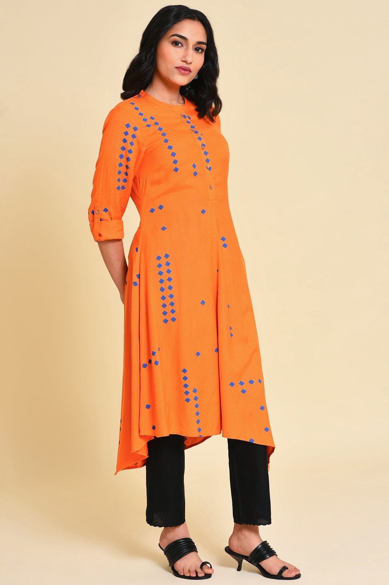 https://cdn.shopify.com/s/files/1/0722/3148/5636/files/22NOW62081-215728_4_fd4ae4a4-10a7-4677-bb8a-bb8254faa429.jpg?v=1760599328
