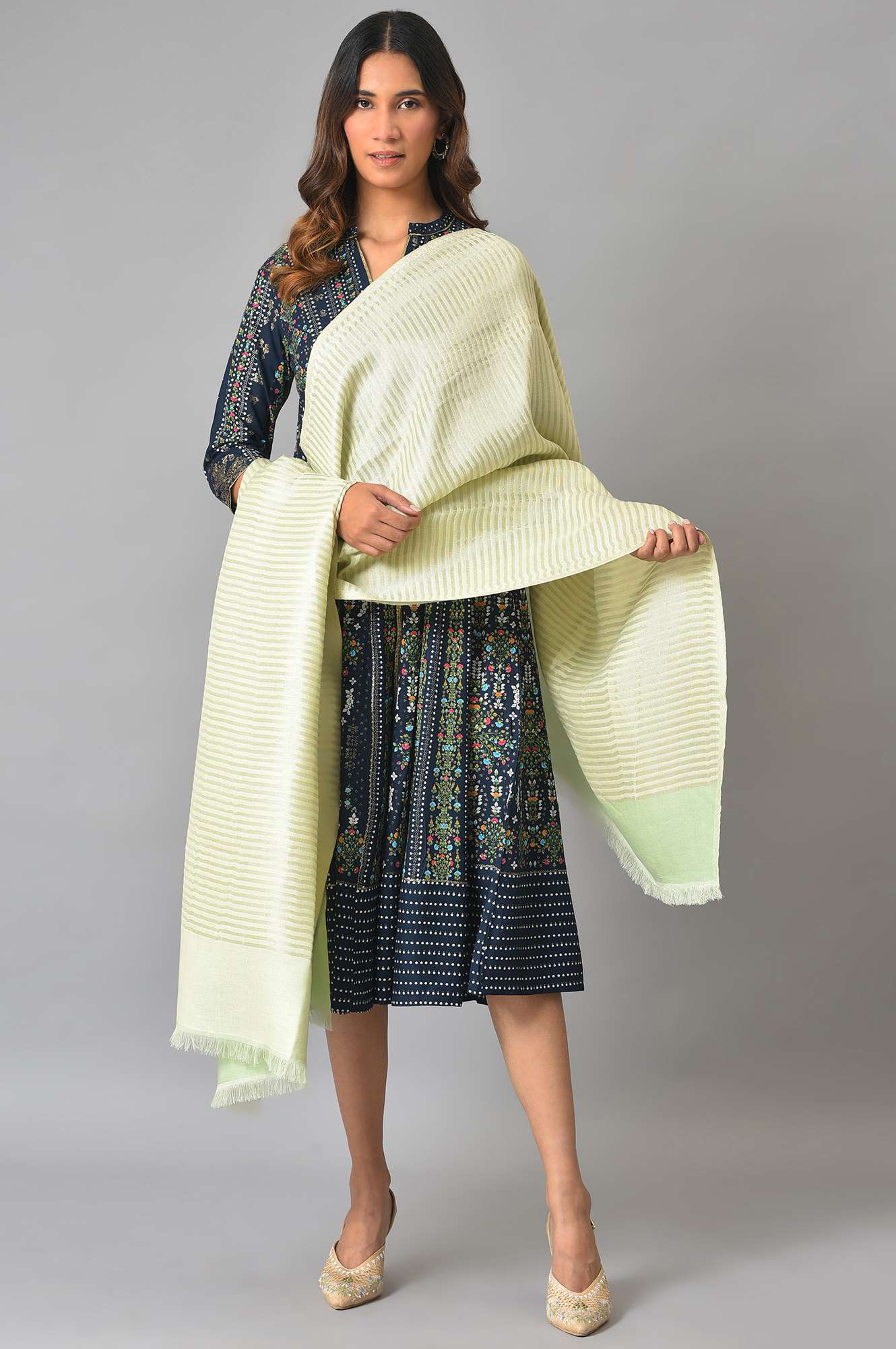 https://cdn.shopify.com/s/files/1/0722/3148/5636/files/22NOW81564-312461_2_f75a0743-b79f-4d64-a6ae-1e88da478b97.jpg?v=1772275383