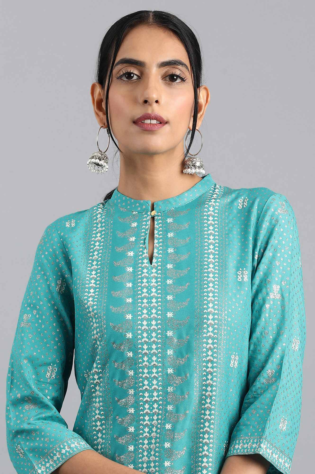 https://cdn.shopify.com/s/files/1/0722/3148/5636/files/23AUW13022-112987_6.jpg?v=1760498576