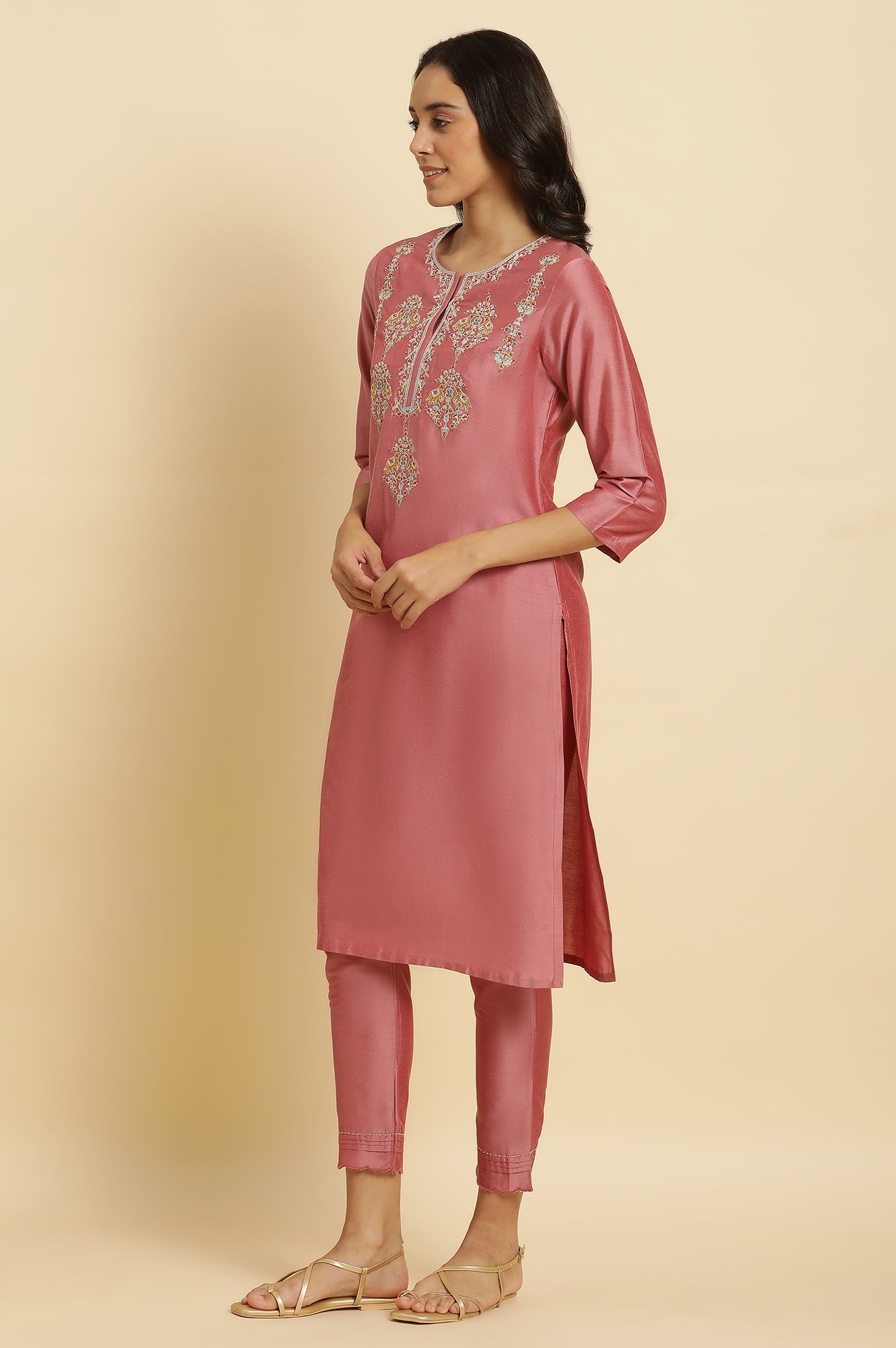 https://cdn.shopify.com/s/files/1/0722/3148/5636/files/23AUW19798-220042_3_7c804aba-db3e-4f8f-8bcd-bafabd44cd55.jpg?v=1760477845