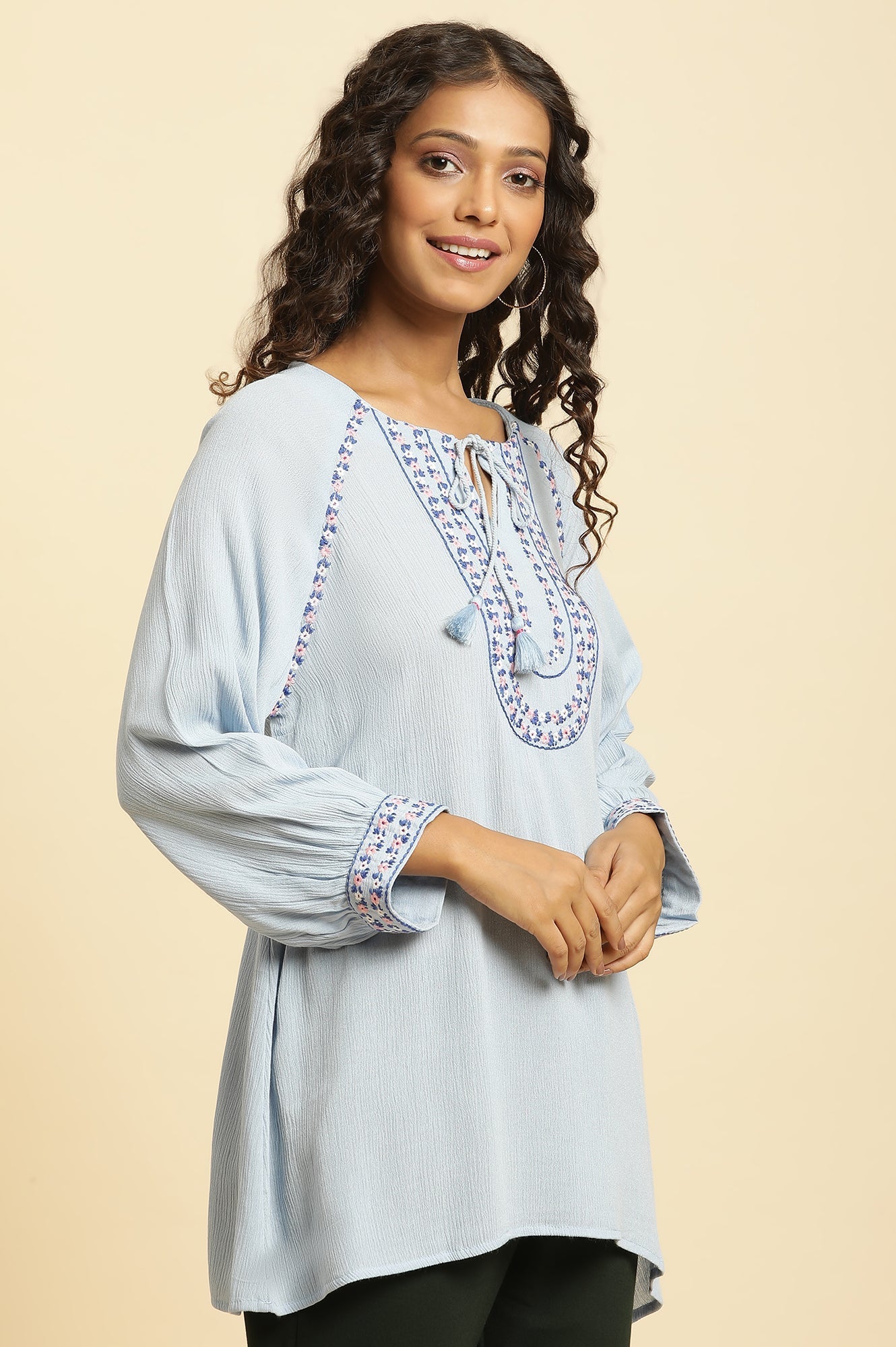 https://cdn.shopify.com/s/files/1/0722/3148/5636/files/23AUW30711-221206_4_3da2c5d6-e7f9-4e95-8a97-5e99db202fdb.jpg?v=1760482940