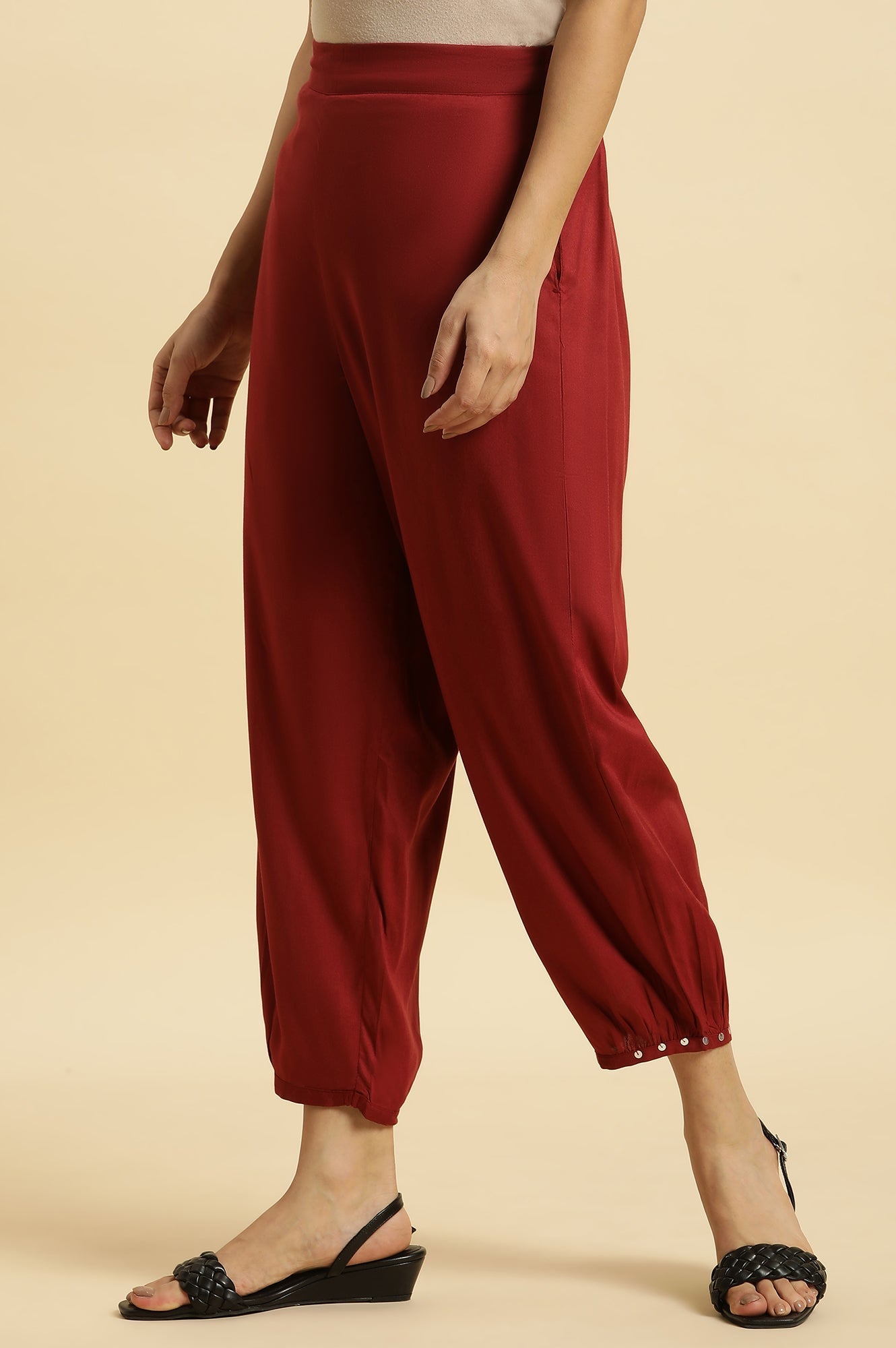 https://cdn.shopify.com/s/files/1/0722/3148/5636/files/23AUW62599-220202_3_f3af2e98-cd13-4ec6-8983-e5355da110a7.jpg?v=1760498972