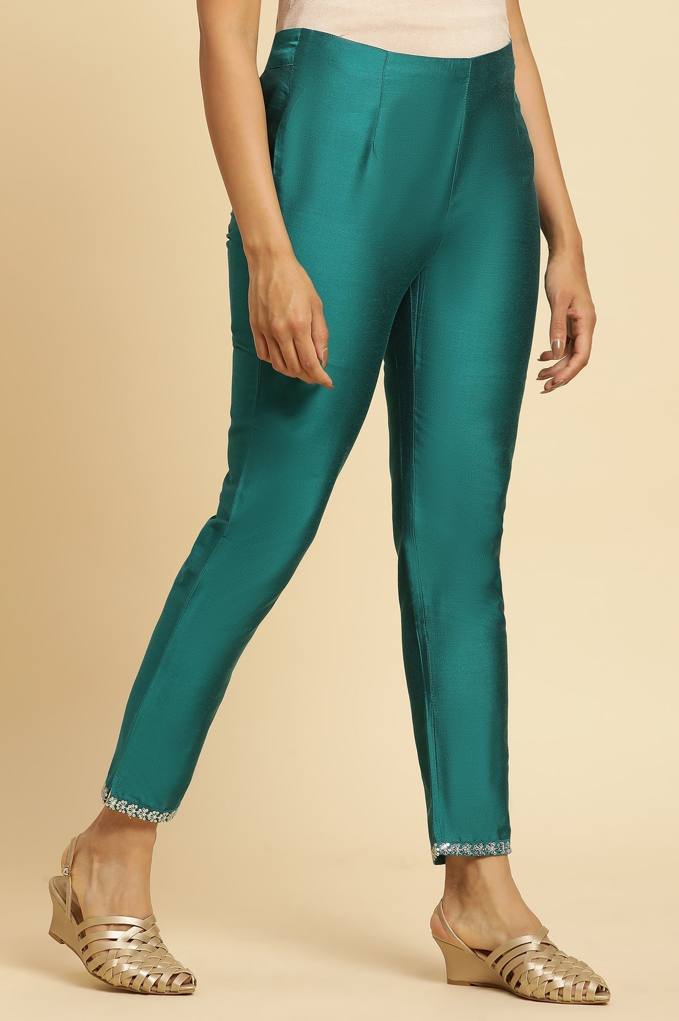 https://cdn.shopify.com/s/files/1/0722/3148/5636/files/23AUW62632-220293_4_b45e24c4-2eb8-42e8-a4f9-76809c075adf.jpg?v=1760498576