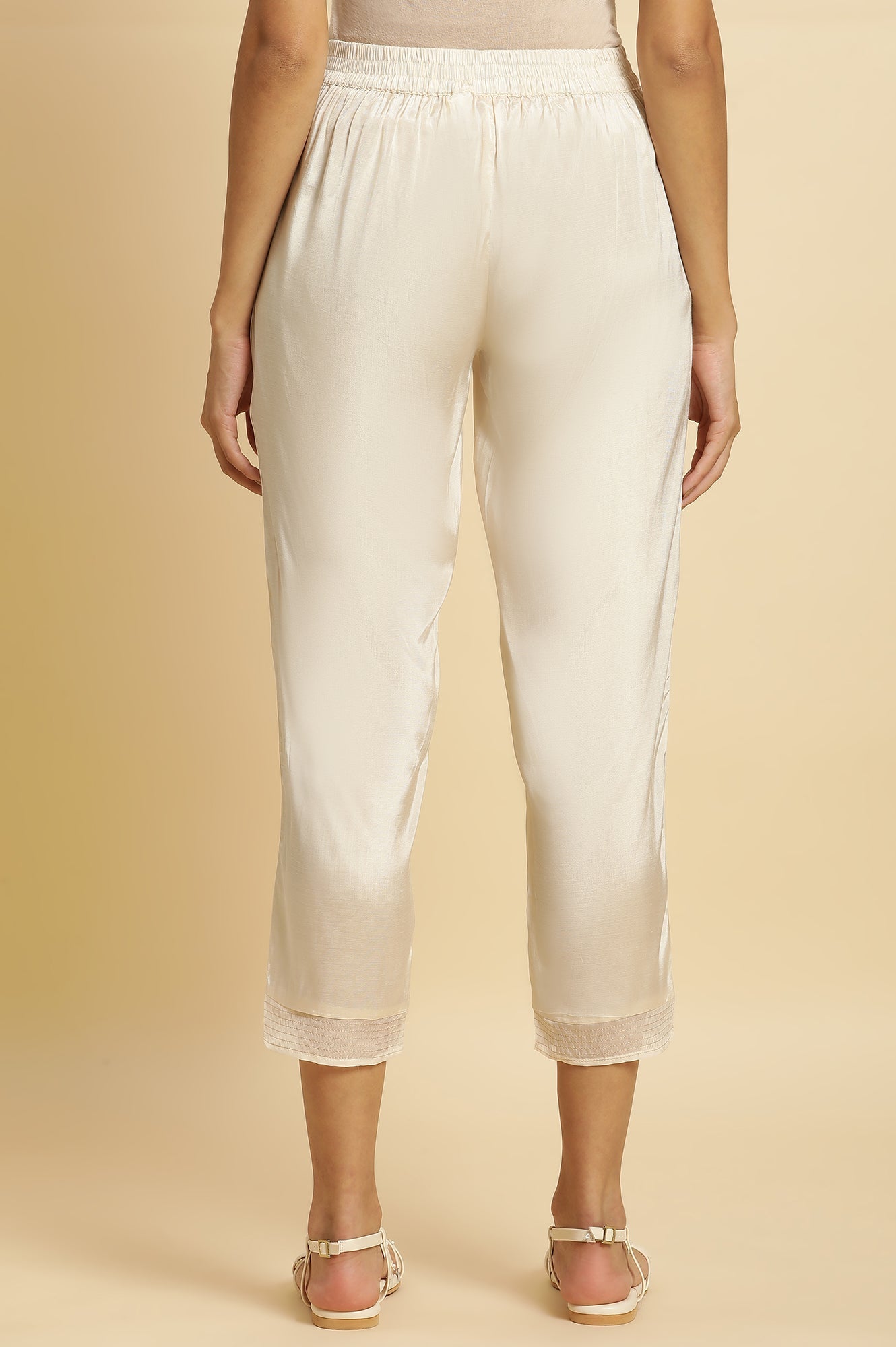 https://cdn.shopify.com/s/files/1/0722/3148/5636/files/23AUW62682-220448_3_f01f4faf-b11e-48bf-930e-bd7d5a0b23c9.jpg?v=1760599676