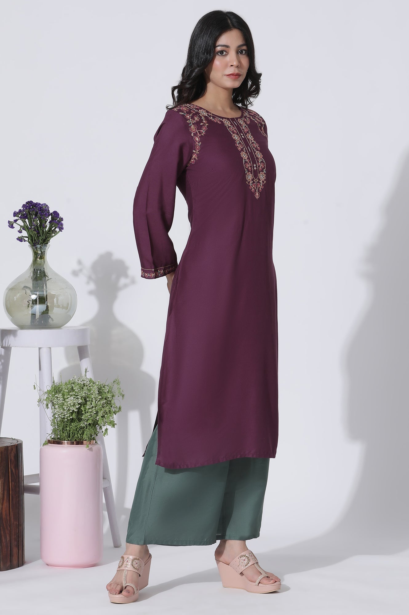 https://cdn.shopify.com/s/files/1/0722/3148/5636/files/23AUWS19801-220045_5_e39cb1a1-d60a-441a-aa8e-3db7e67bb1fc.jpg?v=1772277104