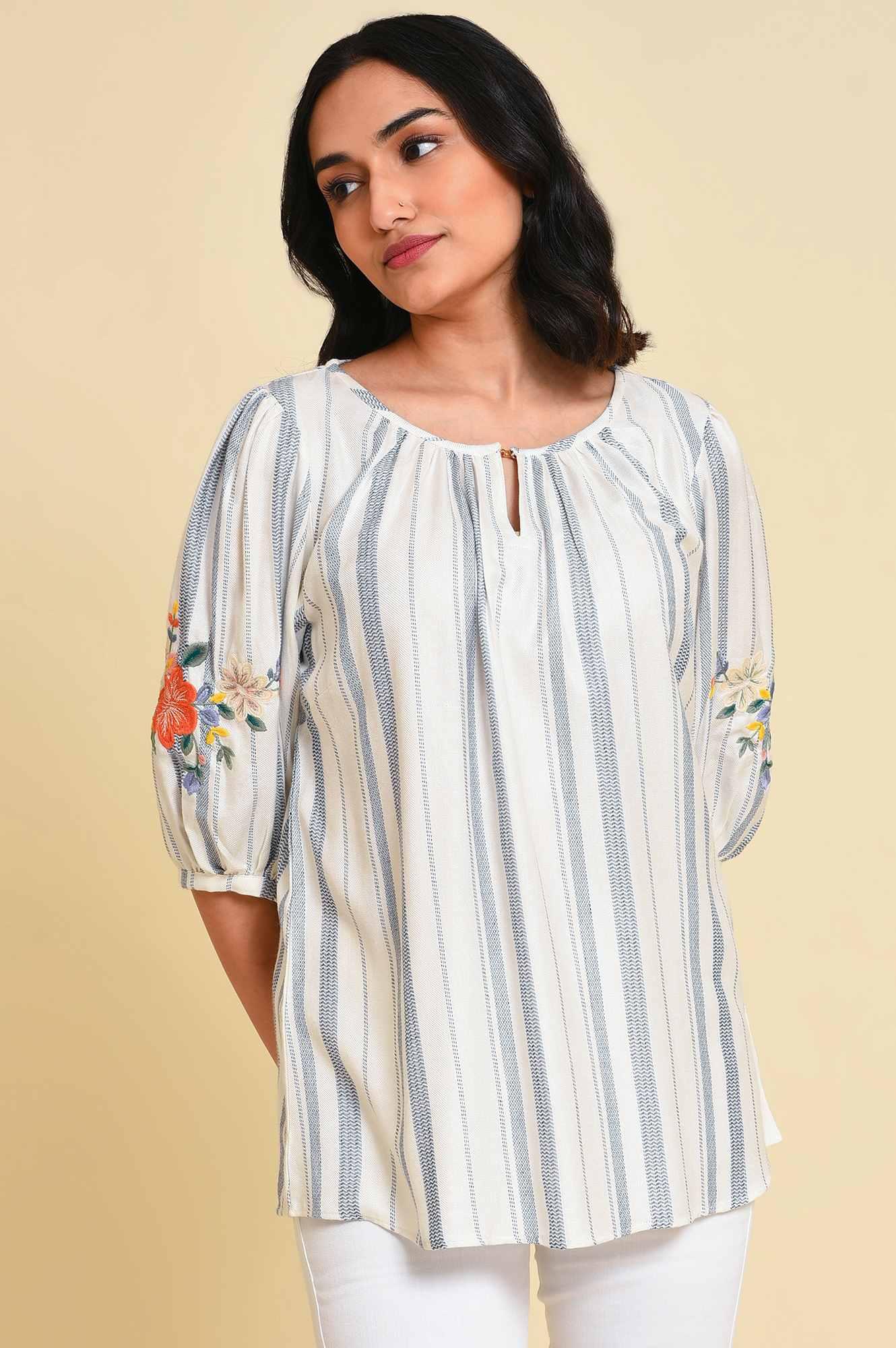 https://cdn.shopify.com/s/files/1/0722/3148/5636/files/23FEW31201-820559_1_4f84b104-ac5c-4ec5-a4d9-e550c23a63cf.jpg?v=1760464407