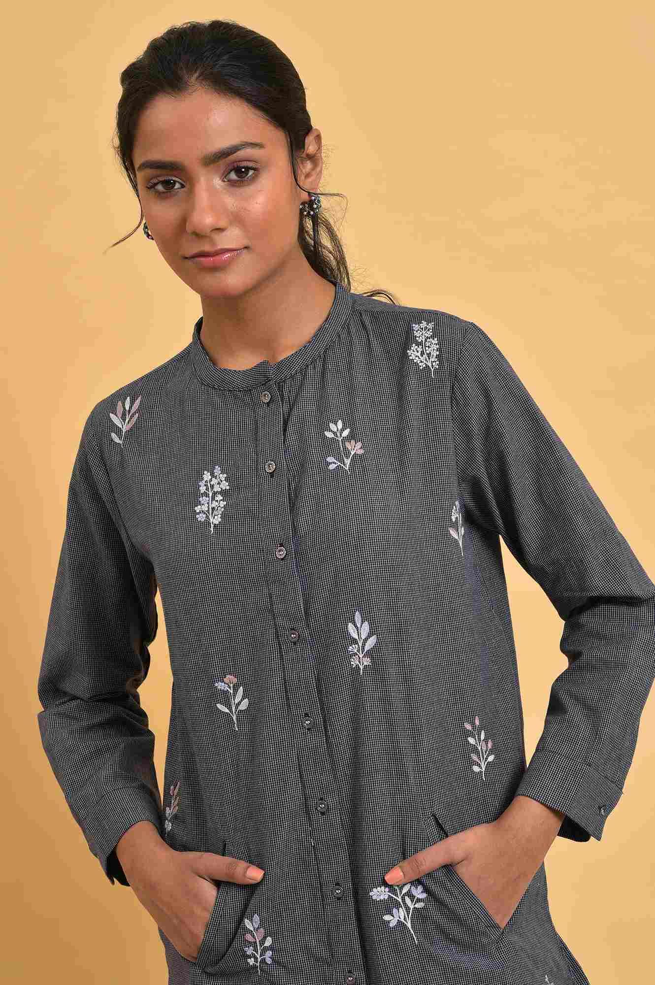 https://cdn.shopify.com/s/files/1/0722/3148/5636/files/23FEW31223-830077_5_b01f71d8-e9ab-4659-88b7-8fc4297f562f.jpg?v=1760451296