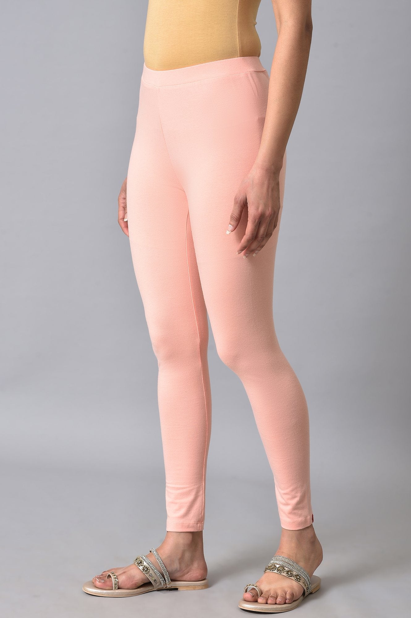 https://cdn.shopify.com/s/files/1/0722/3148/5636/files/23FEW60105-218906_3_e9f52fc3-6f46-48af-b0cf-34dc0214e73a.jpg?v=1760603721