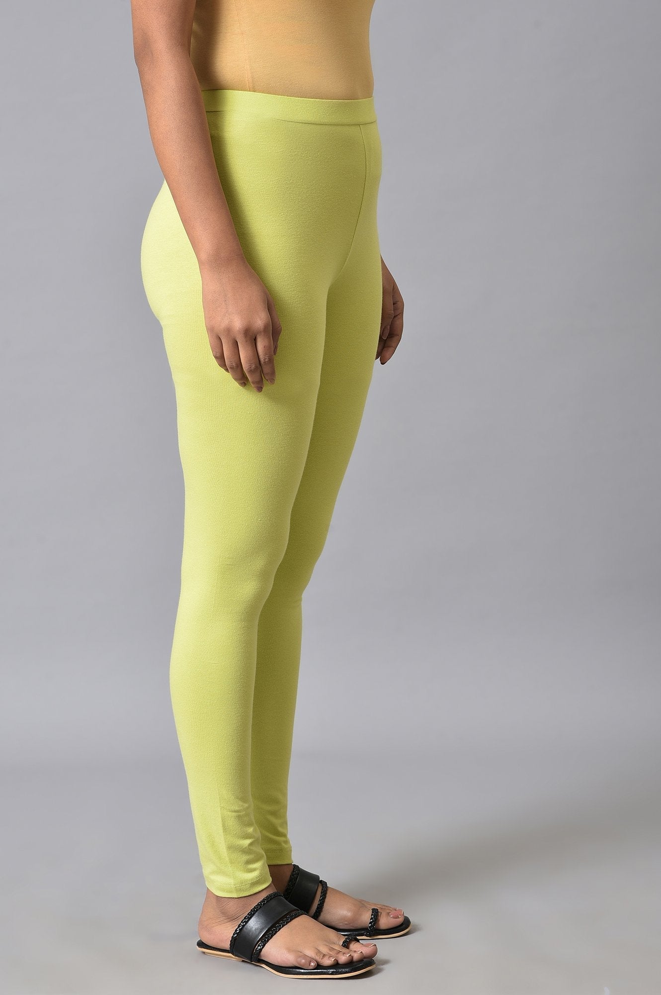 https://cdn.shopify.com/s/files/1/0722/3148/5636/files/23FEW60105-219148_4_3896ac02-ea1c-4dbd-8e61-c20a8bba3c50.jpg?v=1760599586