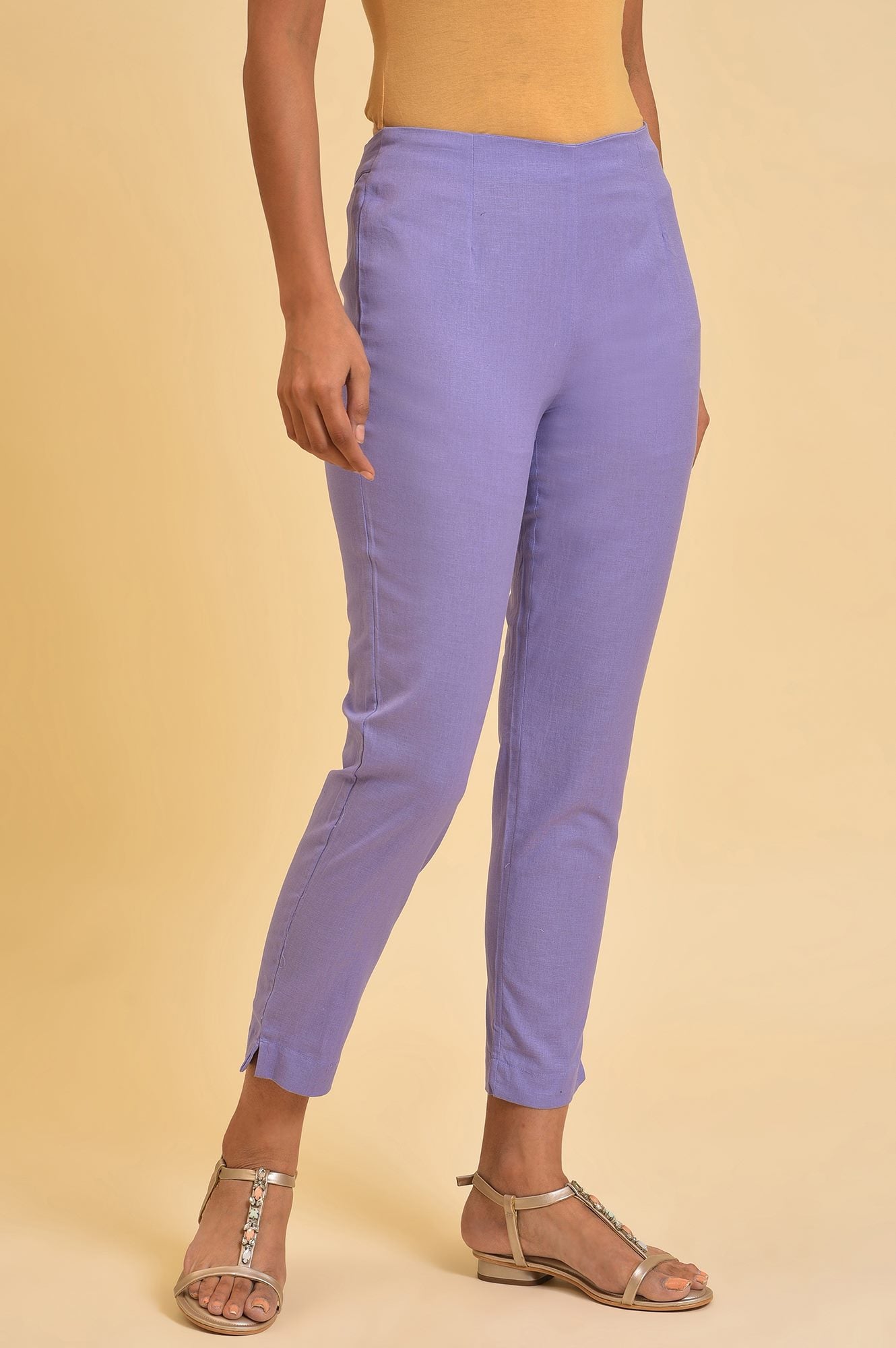 https://cdn.shopify.com/s/files/1/0722/3148/5636/files/23FEW60151-219363_4_1a9f7d92-ee4b-4e78-a860-3ea28a287bce.jpg?v=1760475075