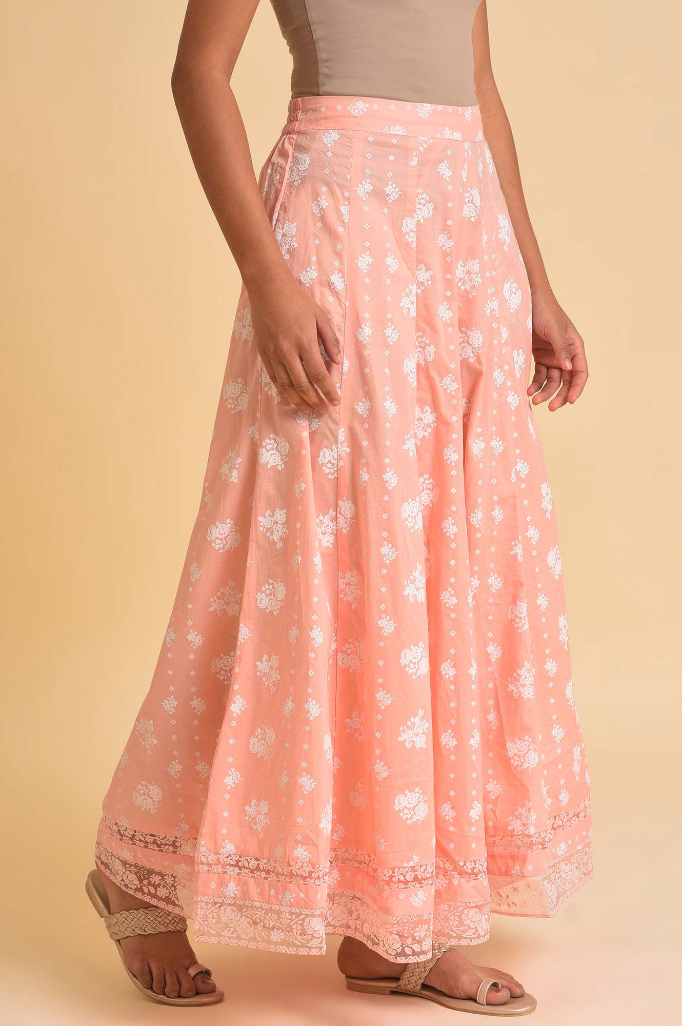 https://cdn.shopify.com/s/files/1/0722/3148/5636/files/23FEW62322-121696_4_e6c8a46f-f8cd-4602-bc26-91949ea5ea3d.jpg?v=1760601556