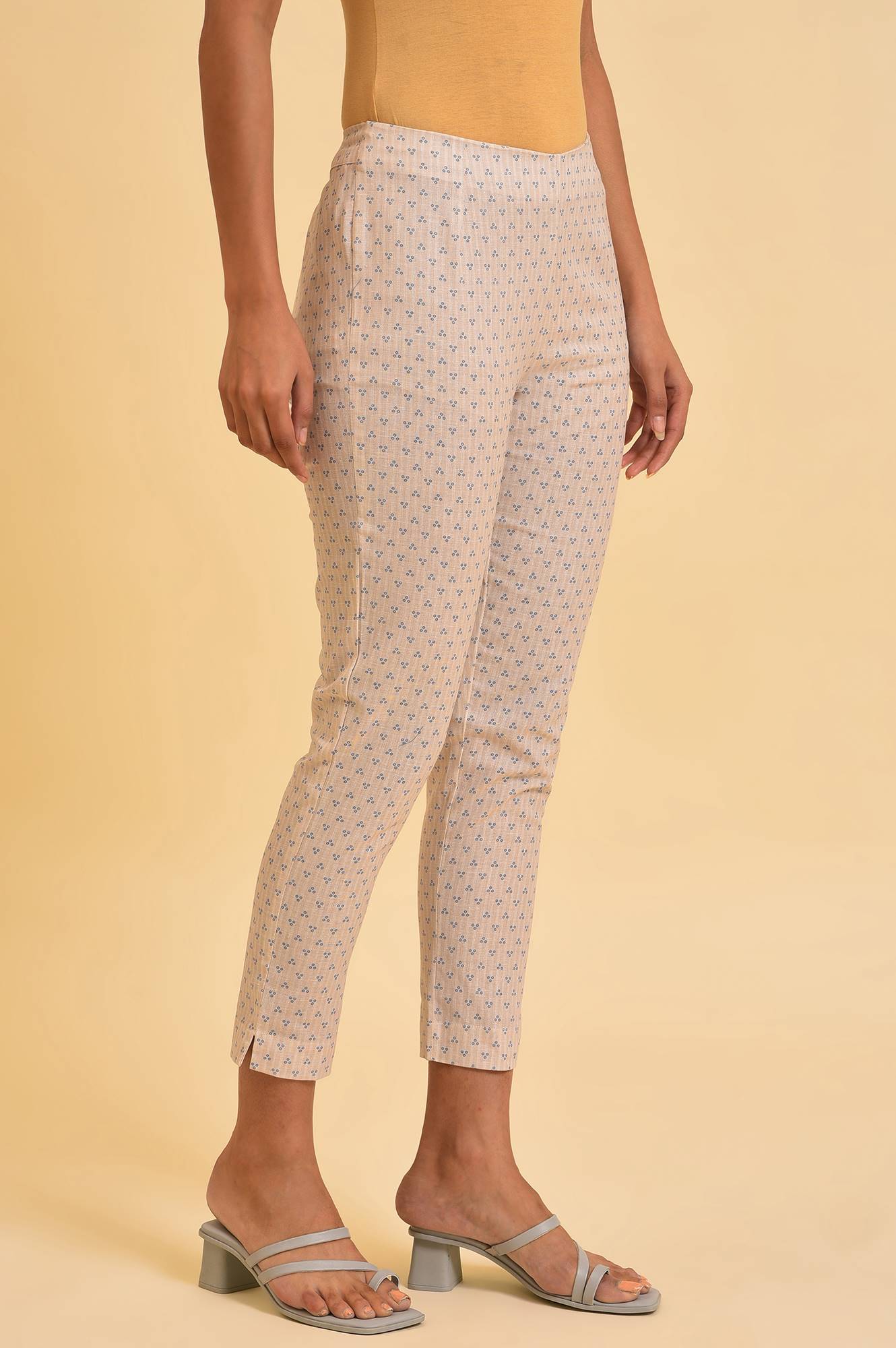 https://cdn.shopify.com/s/files/1/0722/3148/5636/files/23FEW62417-120860_4_9cbcfeaa-862d-4dfa-8c0f-6bb87cd1f97e.jpg?v=1760499155