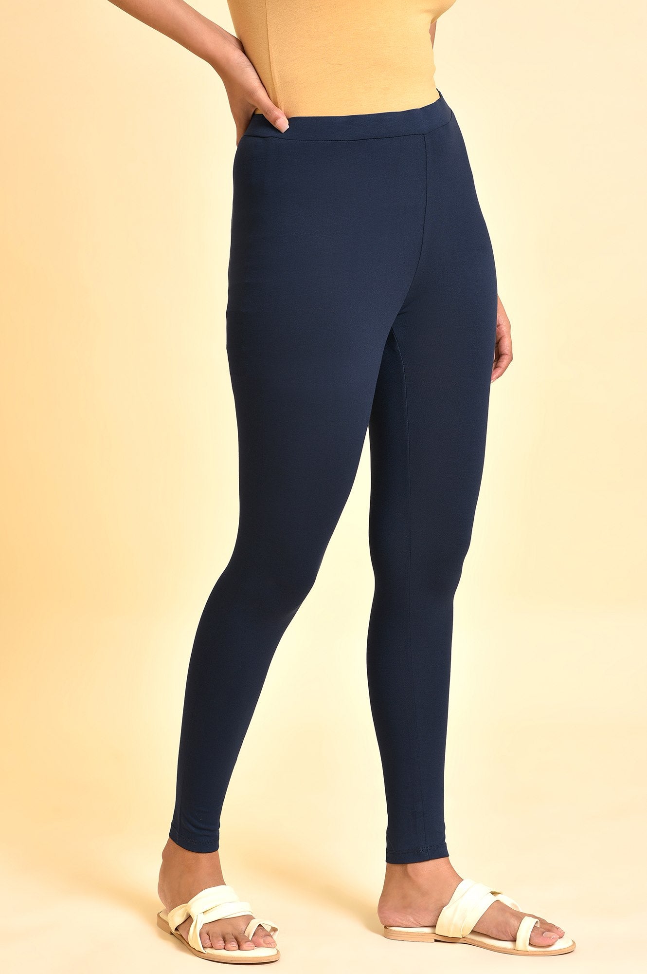 https://cdn.shopify.com/s/files/1/0722/3148/5636/files/23FEW62454-219483_4_f08685aa-a2a9-430f-adc1-e2a3db2f08ab.jpg?v=1760608994