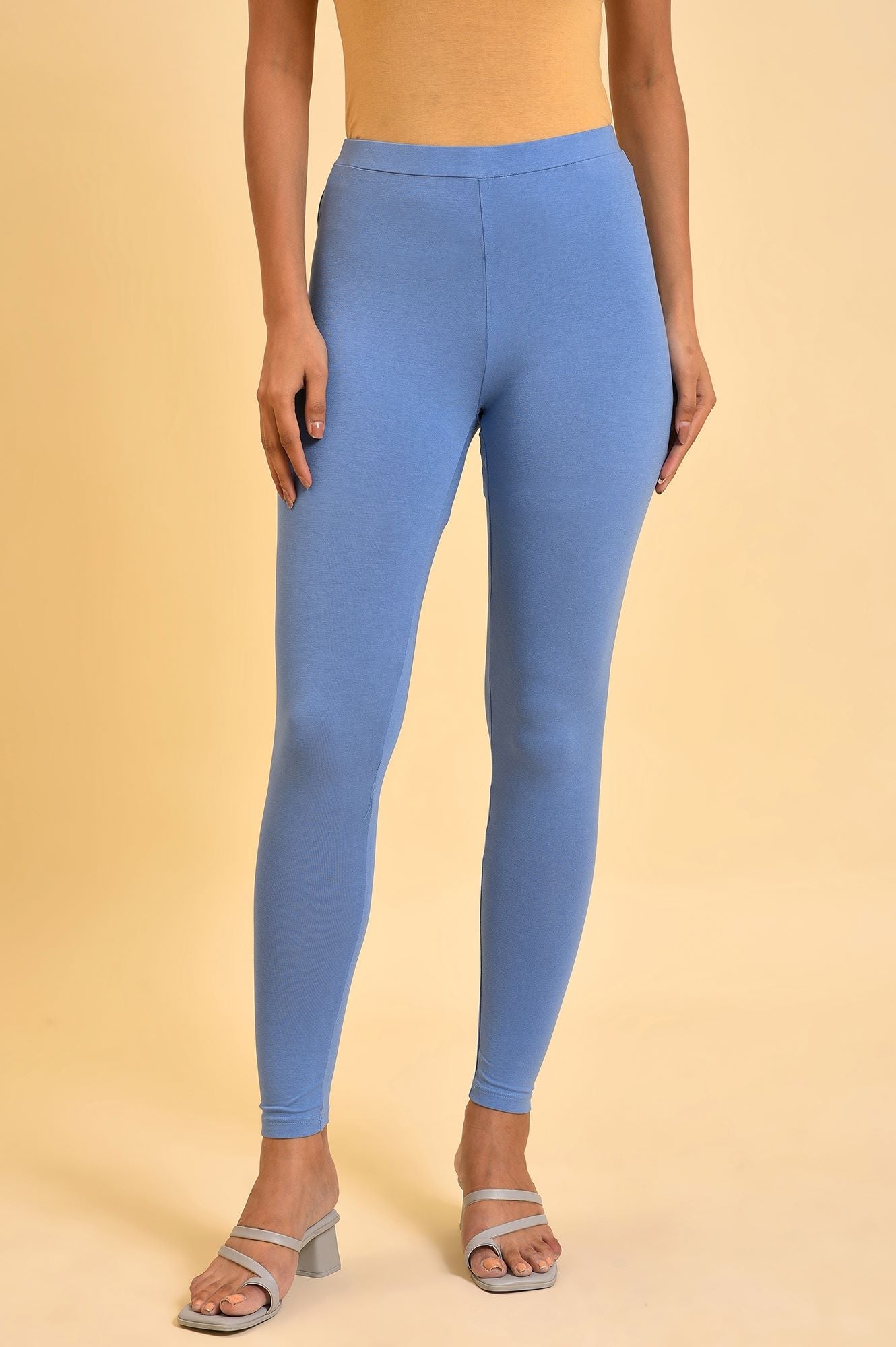 https://cdn.shopify.com/s/files/1/0722/3148/5636/files/23FEW62454-219580_1_a0db671e-7024-4e0e-bfea-d8cc2b837f02.jpg?v=1760609013