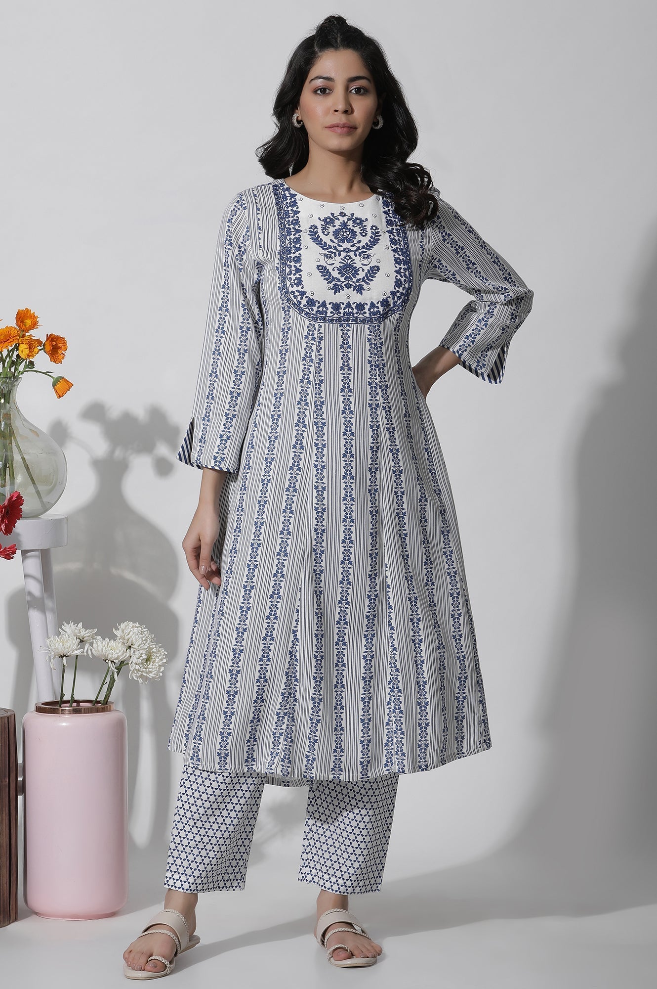 https://cdn.shopify.com/s/files/1/0722/3148/5636/files/24FEW10599-123003_1_bf52501f-a037-4242-8ff9-00b28d6df46f.jpg?v=1760464665