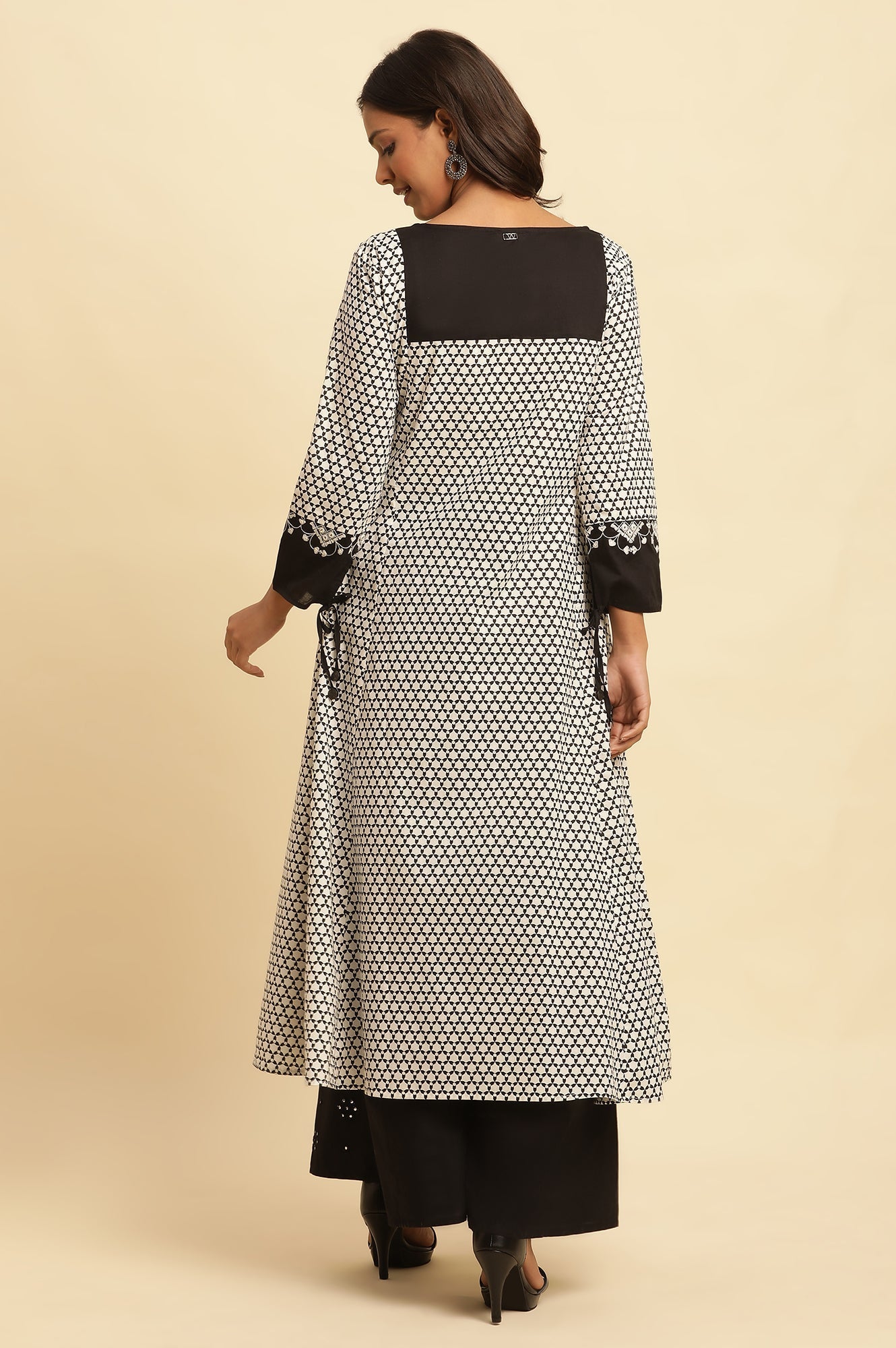 https://cdn.shopify.com/s/files/1/0722/3148/5636/files/24FEW10615-123022_4_ce044401-6149-48d7-ba04-9934781fbf3e.jpg?v=1760464378