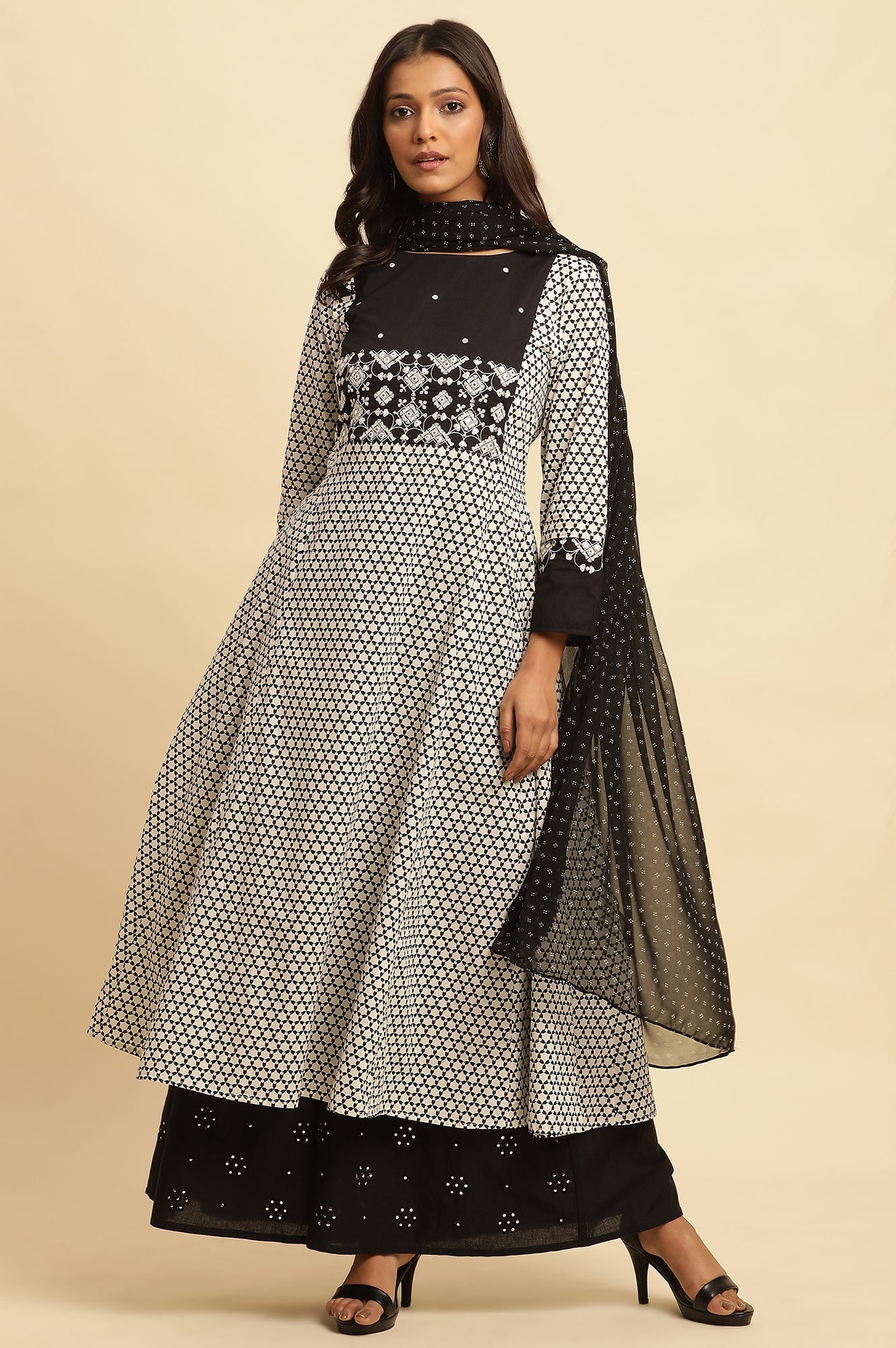 https://cdn.shopify.com/s/files/1/0722/3148/5636/files/24FEW10615-123022_6_b28c4cd5-28ba-4da6-8fec-368f6a65d8d8.jpg?v=1760464378