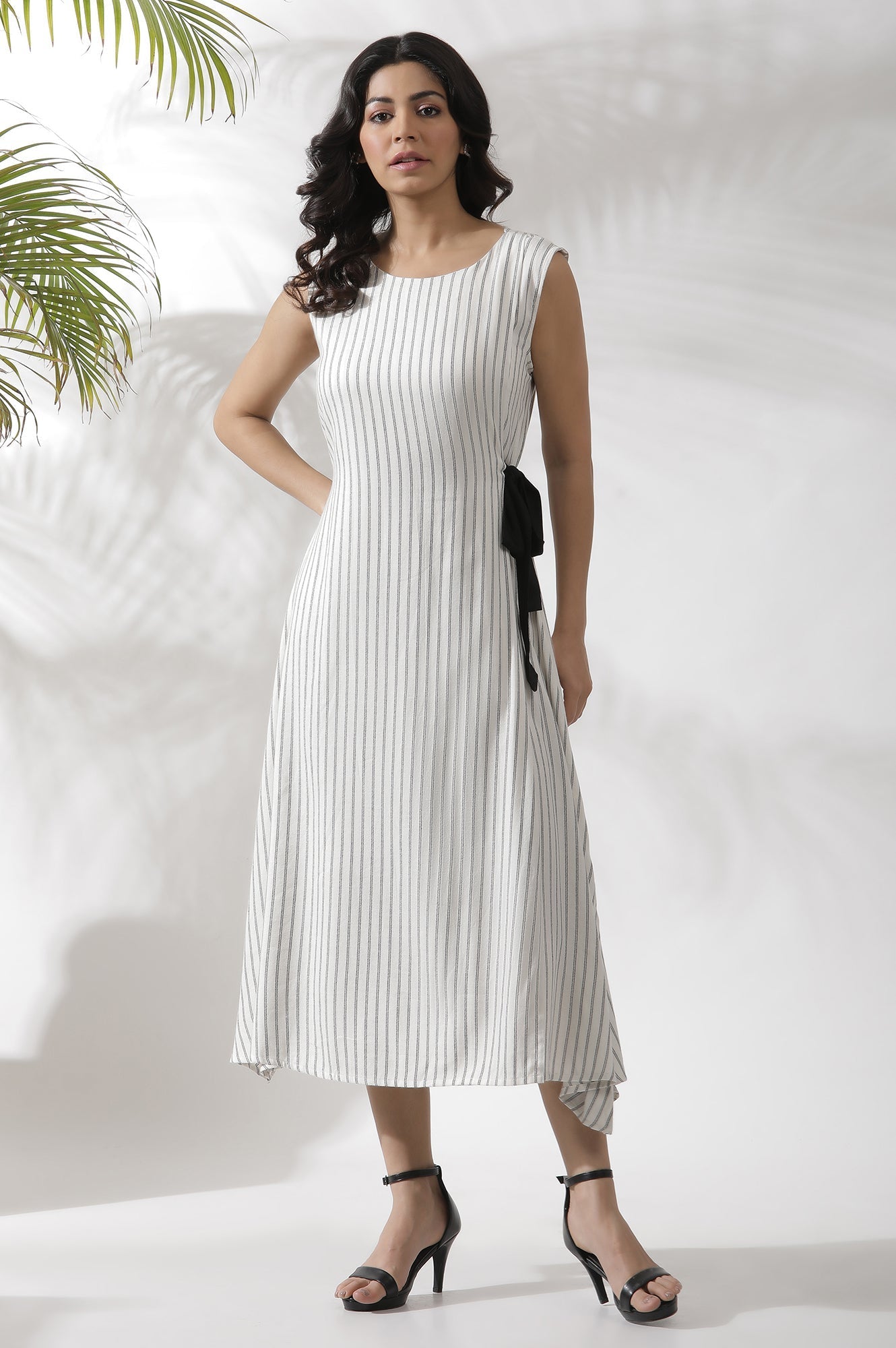 https://cdn.shopify.com/s/files/1/0722/3148/5636/files/24FEW10724-830325_2.jpg?v=1760465267