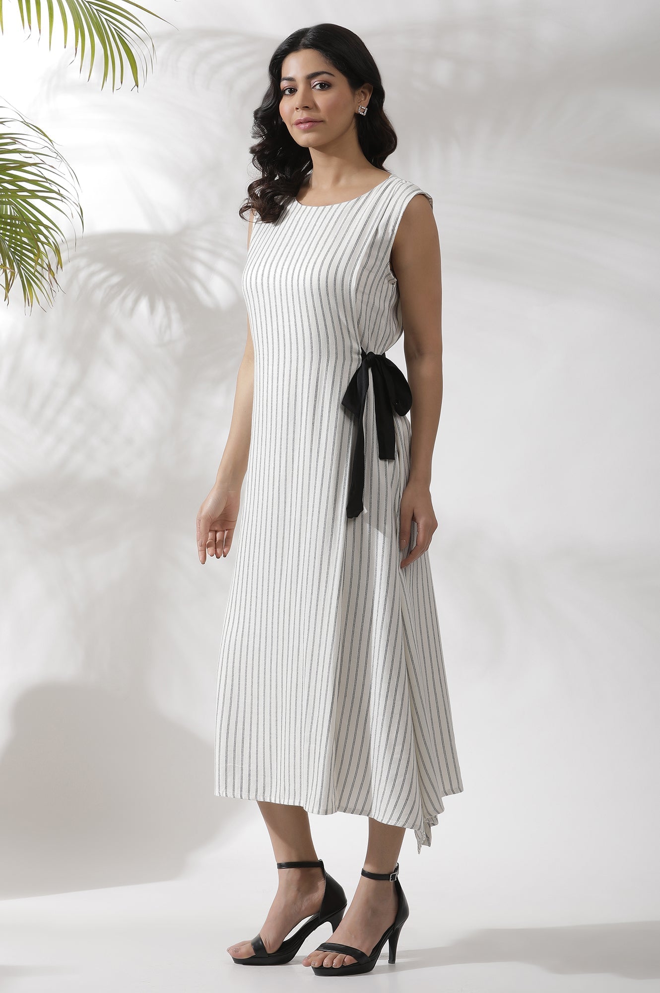 https://cdn.shopify.com/s/files/1/0722/3148/5636/files/24FEW10724-830325_3.jpg?v=1760465267