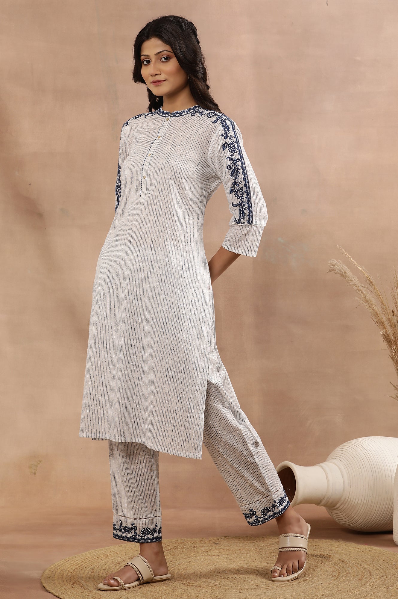 https://cdn.shopify.com/s/files/1/0722/3148/5636/files/24FEW10820-123096_3_74e5294f-2f5c-4fbb-9c7c-16c1050663af.jpg?v=1760478335
