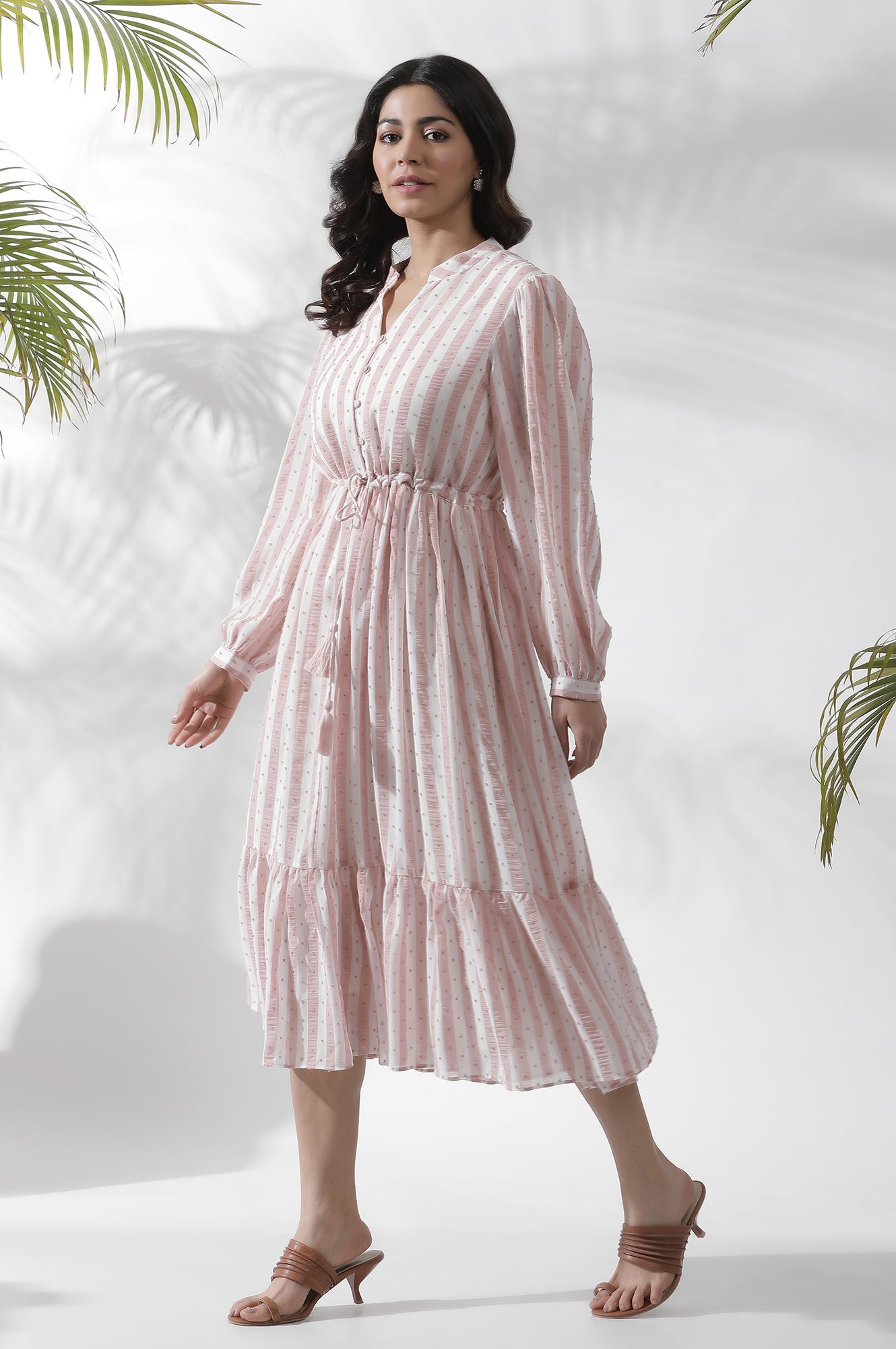 https://cdn.shopify.com/s/files/1/0722/3148/5636/files/24FEW10844-830345_3.jpg?v=1760464509