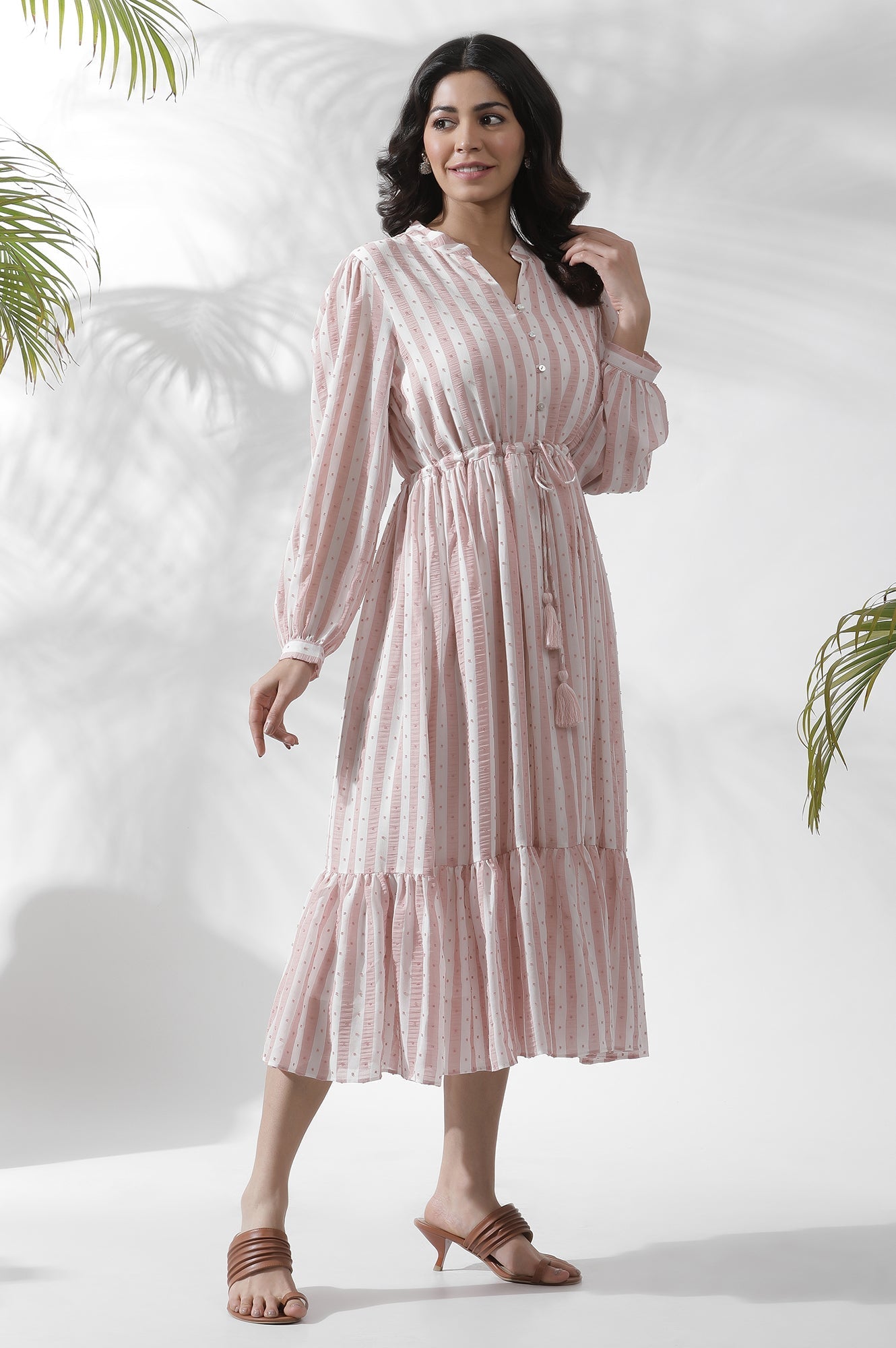 https://cdn.shopify.com/s/files/1/0722/3148/5636/files/24FEW10844-830345_5.jpg?v=1760464508