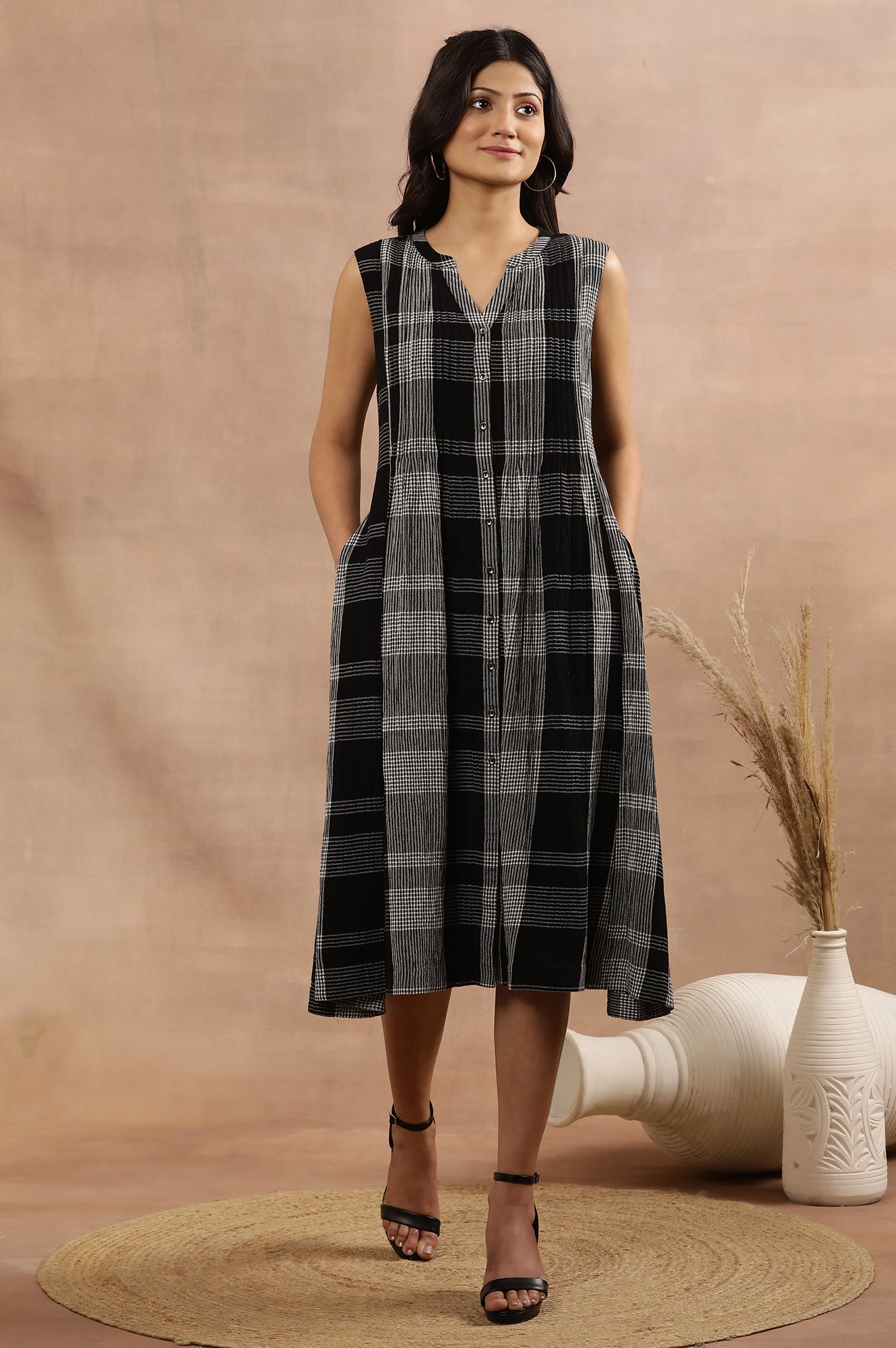 https://cdn.shopify.com/s/files/1/0722/3148/5636/files/24FEW11076-313883_2_13992c00-384c-49b0-be36-fb9db001f5aa.jpg?v=1760468256