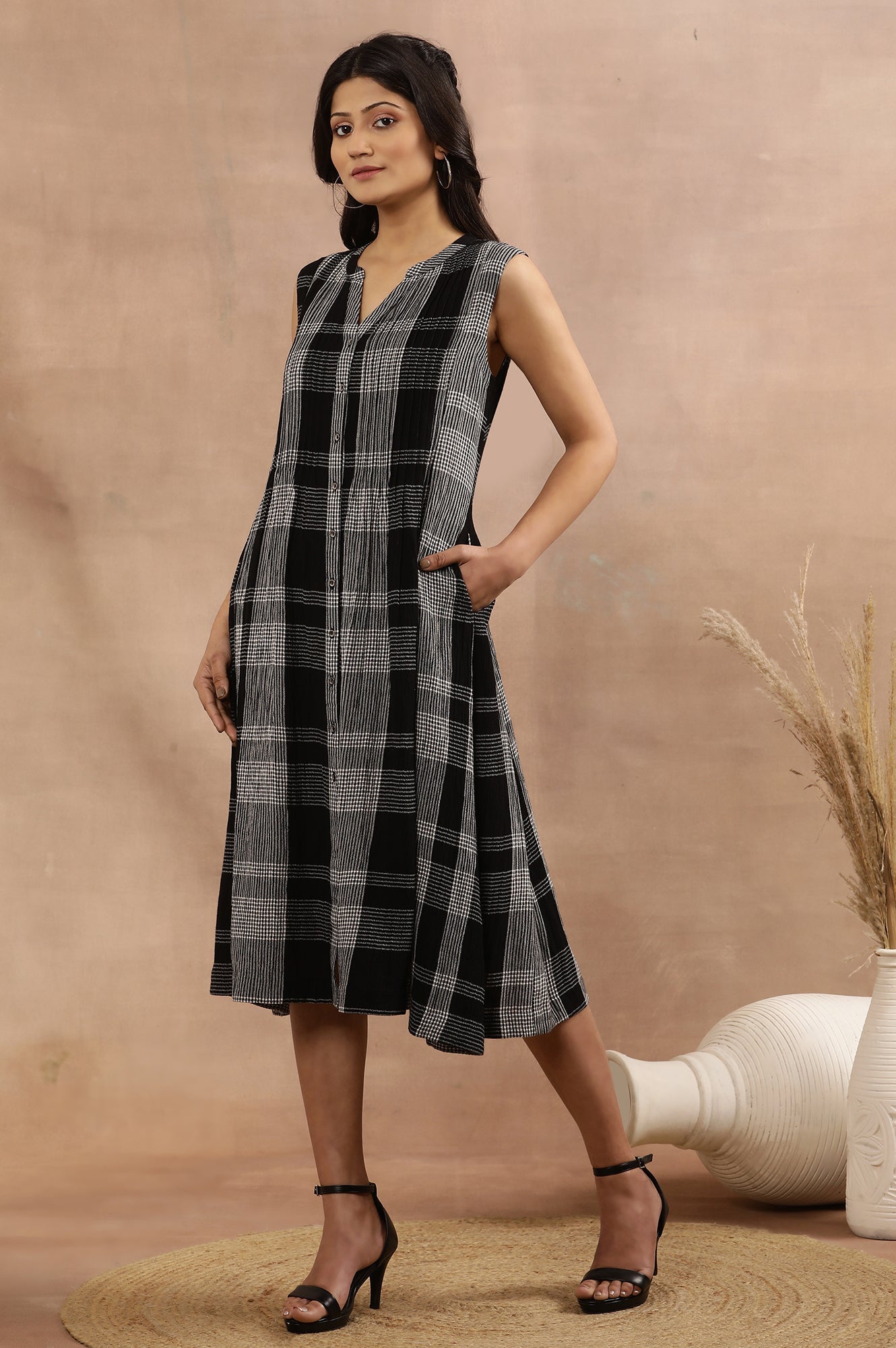 https://cdn.shopify.com/s/files/1/0722/3148/5636/files/24FEW11076-313883_3_da9a2eab-0224-477c-896d-b7a4c62336bd.jpg?v=1760468257