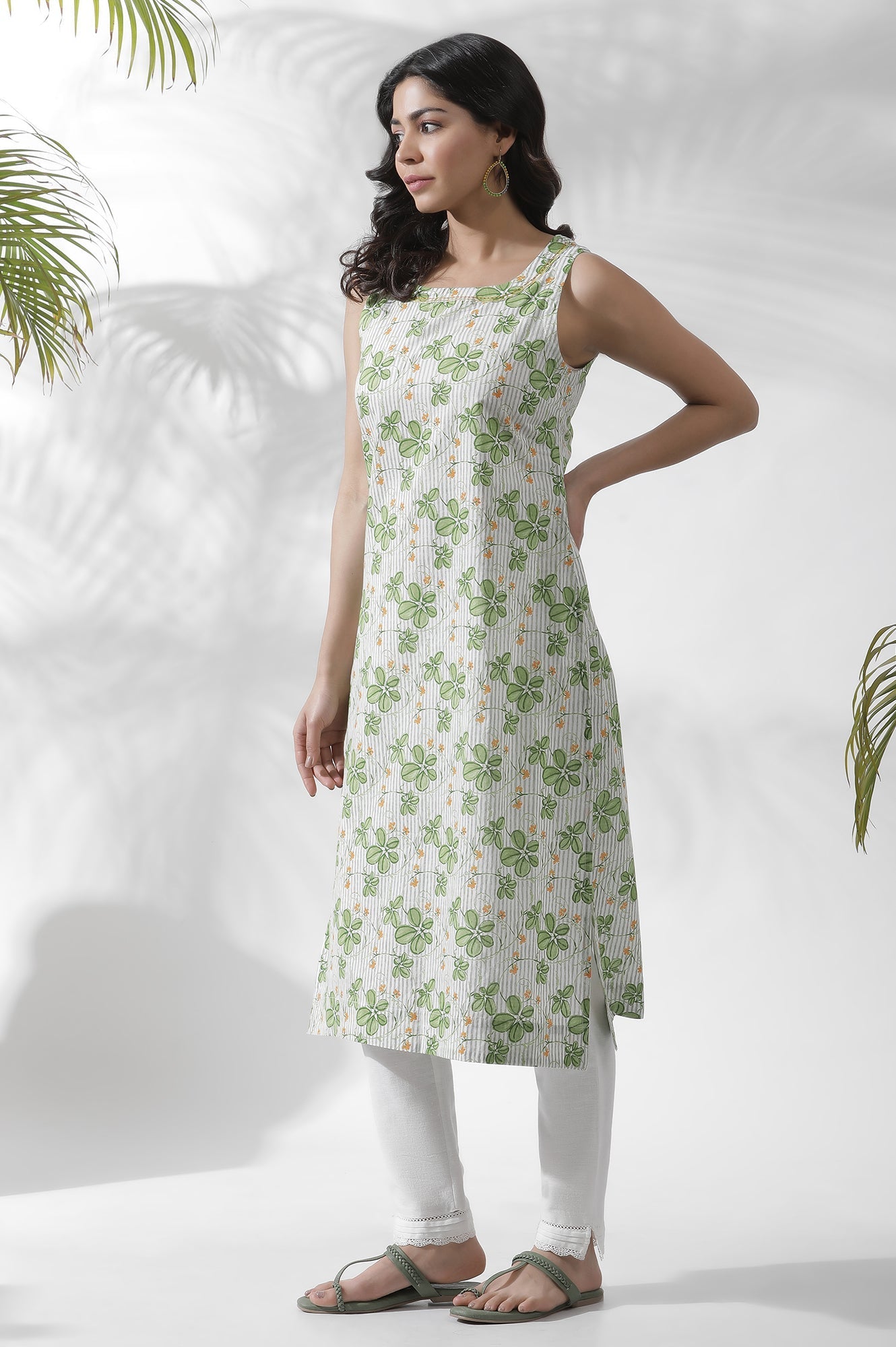 https://cdn.shopify.com/s/files/1/0722/3148/5636/files/24FEW11134-123203_3.jpg?v=1760464764