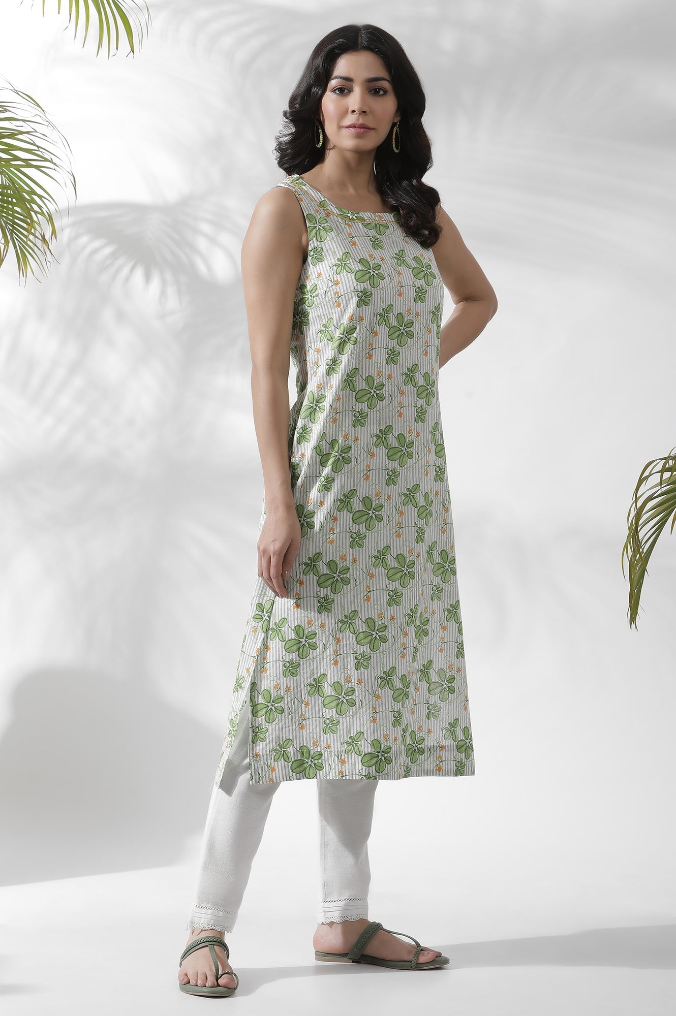 https://cdn.shopify.com/s/files/1/0722/3148/5636/files/24FEW11134-123203_5.jpg?v=1760464764