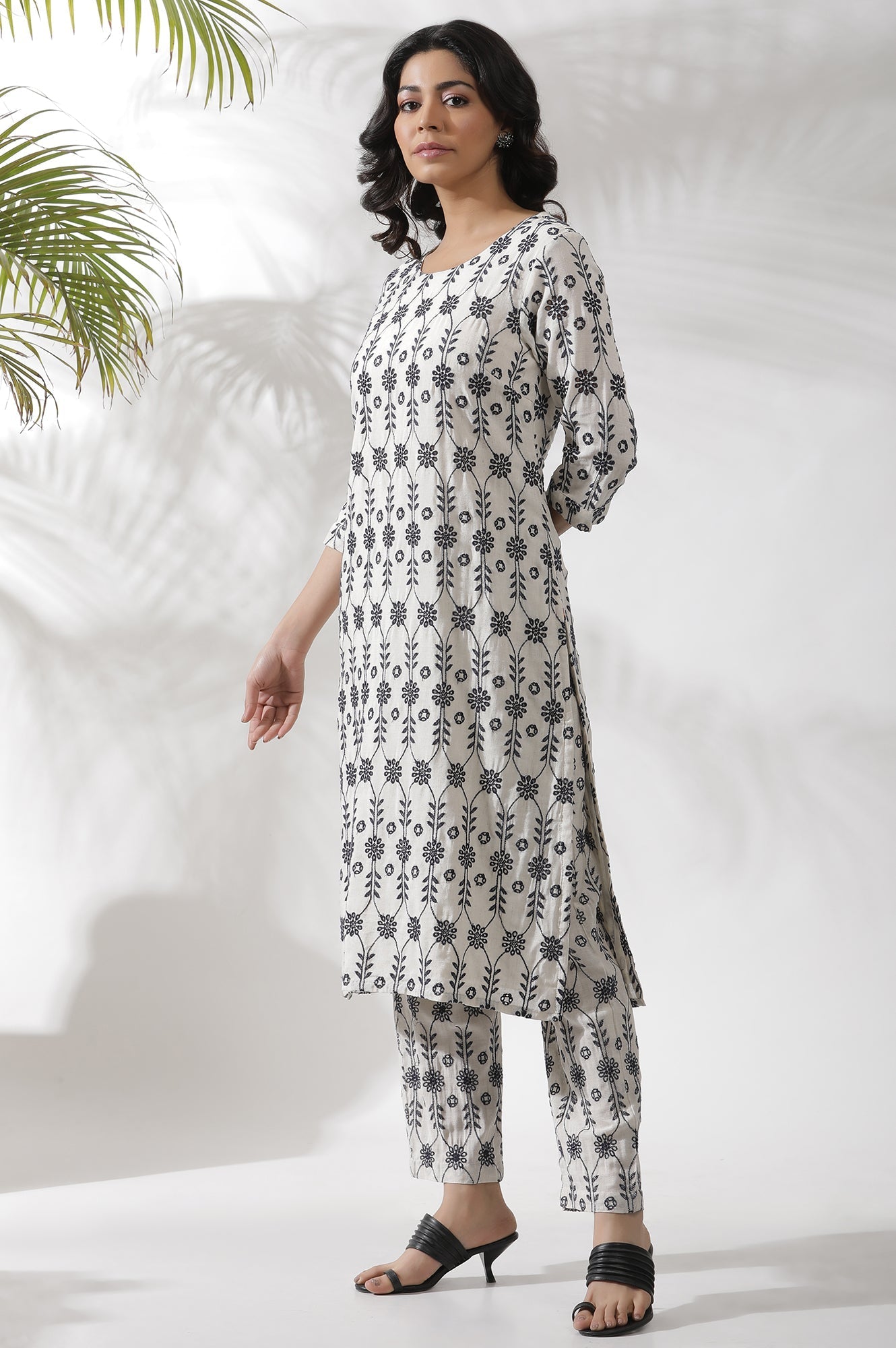 https://cdn.shopify.com/s/files/1/0722/3148/5636/files/24FEW11147-400368_5.jpg?v=1760458200