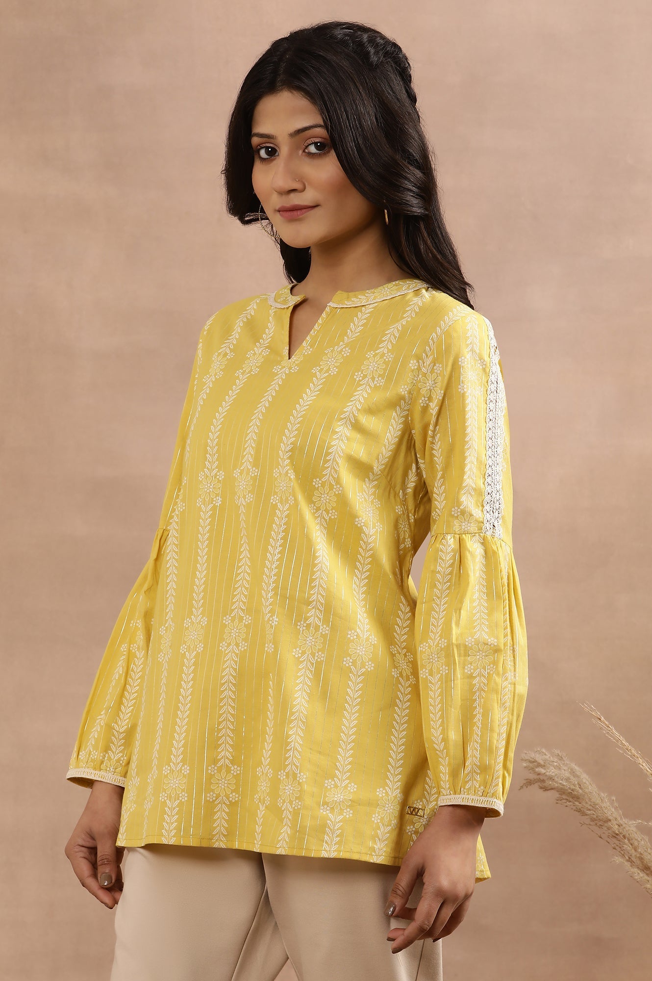 https://cdn.shopify.com/s/files/1/0722/3148/5636/files/24FEW30817-123120_2_dd02e883-63db-4b31-926f-e97a0546400a.jpg?v=1760467417