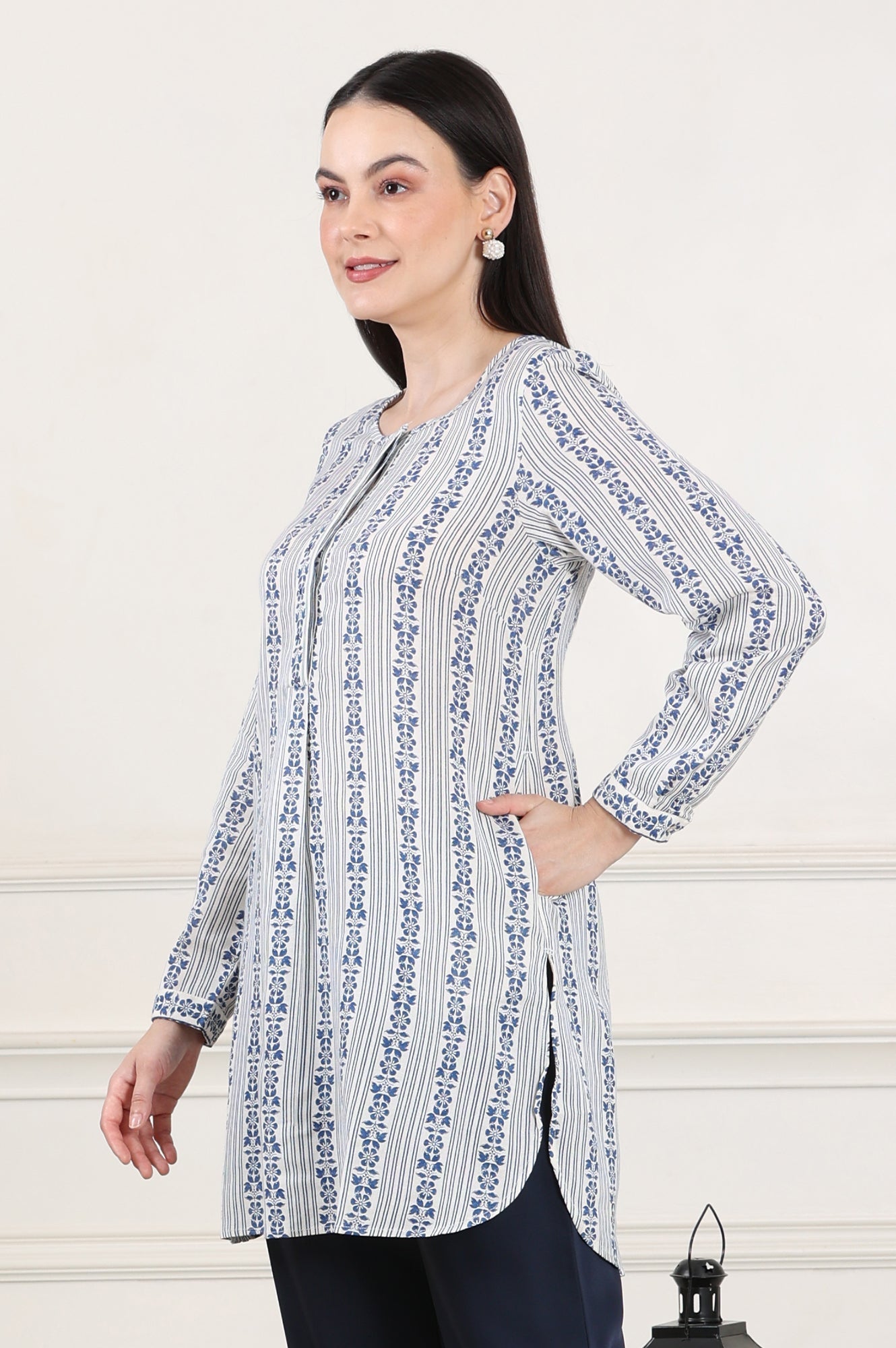 https://cdn.shopify.com/s/files/1/0722/3148/5636/files/24FEW31097-123003_4_b83c48e9-8a4e-4c50-80aa-3da595701302.jpg?v=1772277440