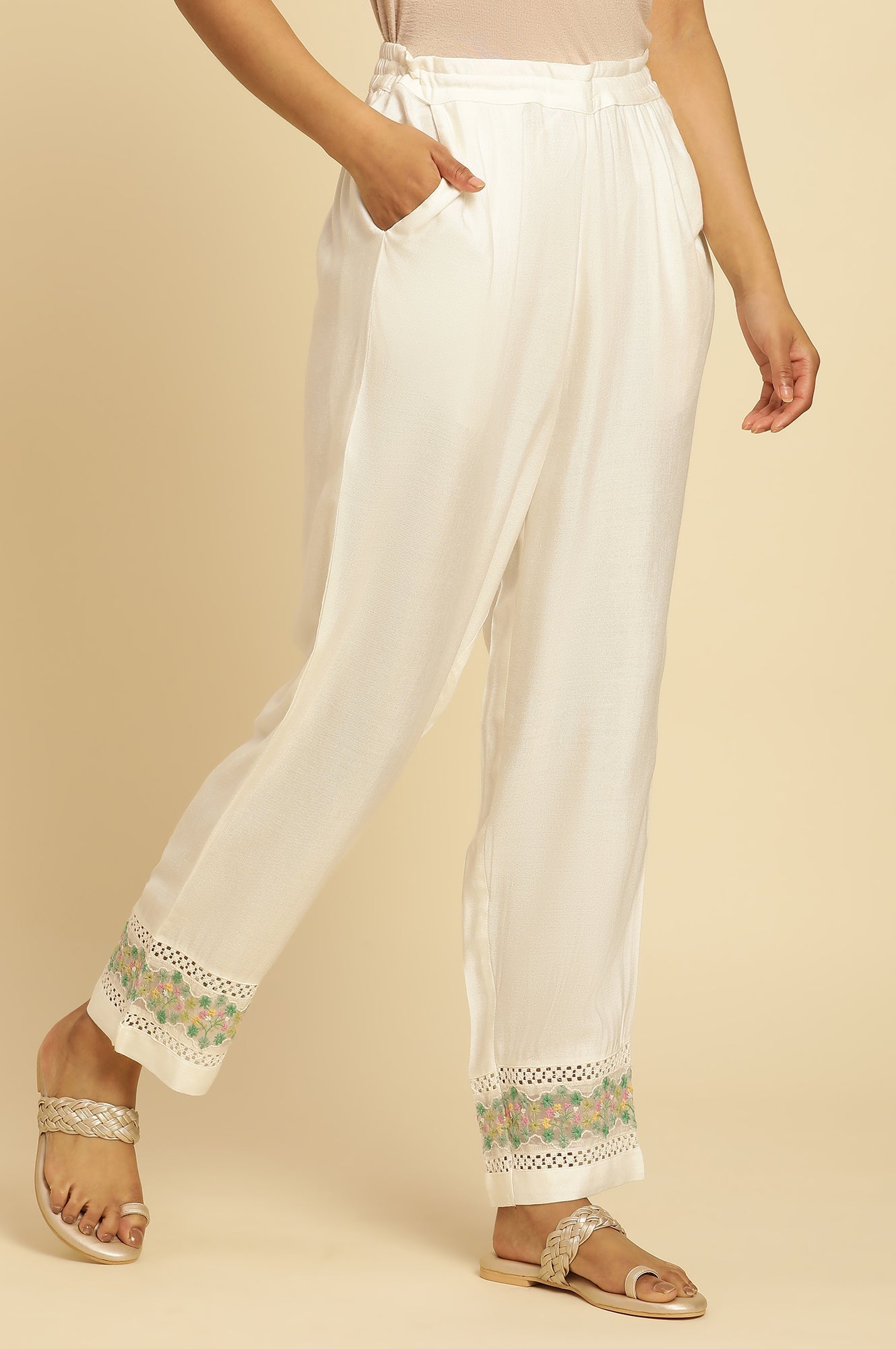 https://cdn.shopify.com/s/files/1/0722/3148/5636/files/24FEW62837-221450_4_c4459cc7-eabf-4d4a-83e6-4afc788cf29a.jpg?v=1772276133