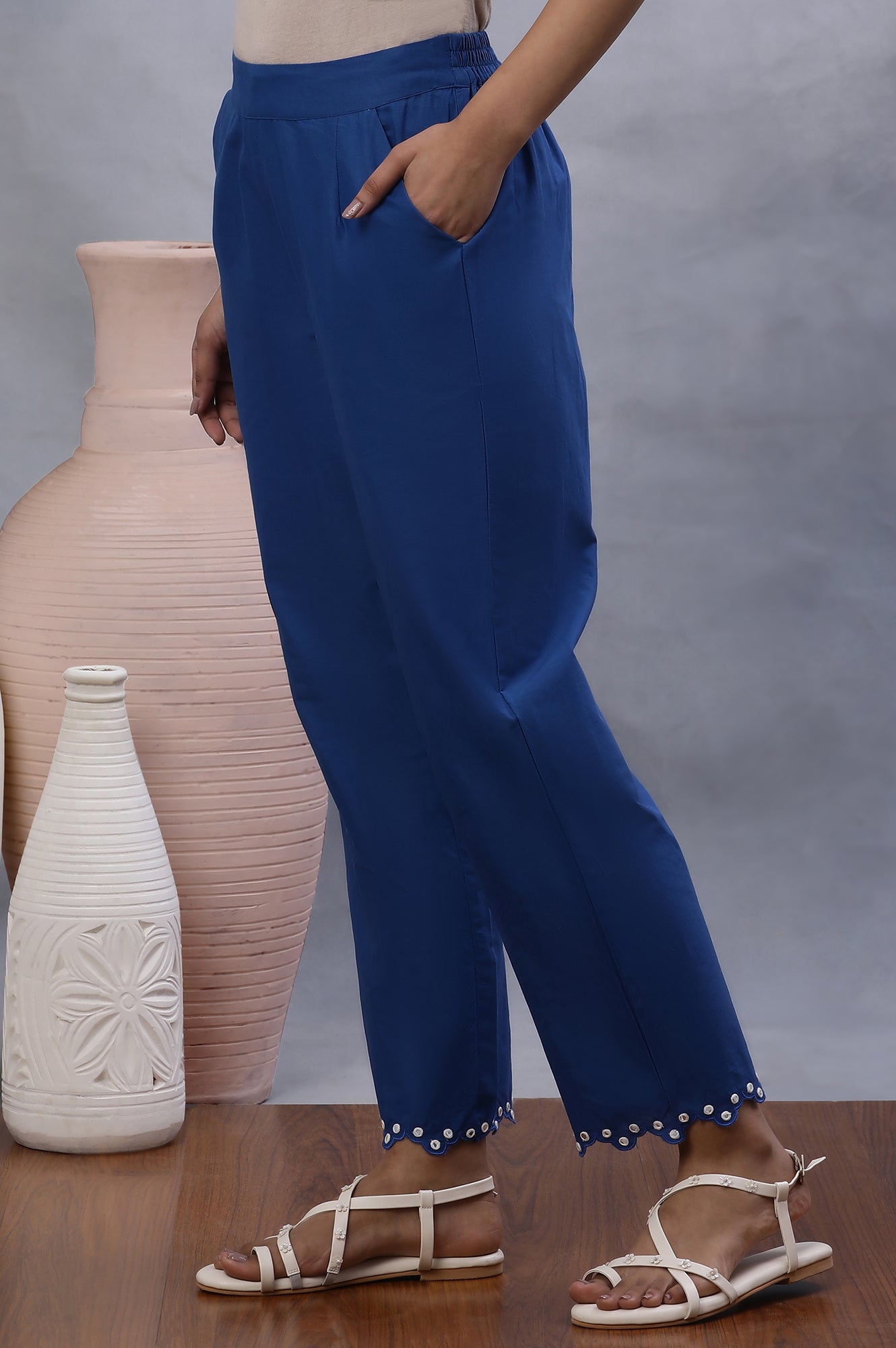 https://cdn.shopify.com/s/files/1/0722/3148/5636/files/24FEW62848-221470_2_834fb608-2809-4caf-ac84-e27dbb7a8a28.jpg?v=1760599055