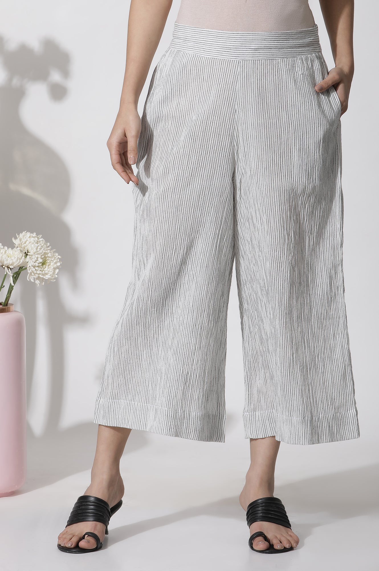 https://cdn.shopify.com/s/files/1/0722/3148/5636/files/24FEW62865-313873_1_b8fe0bd3-17db-4538-927c-49b2302e2acd.jpg?v=1772275878