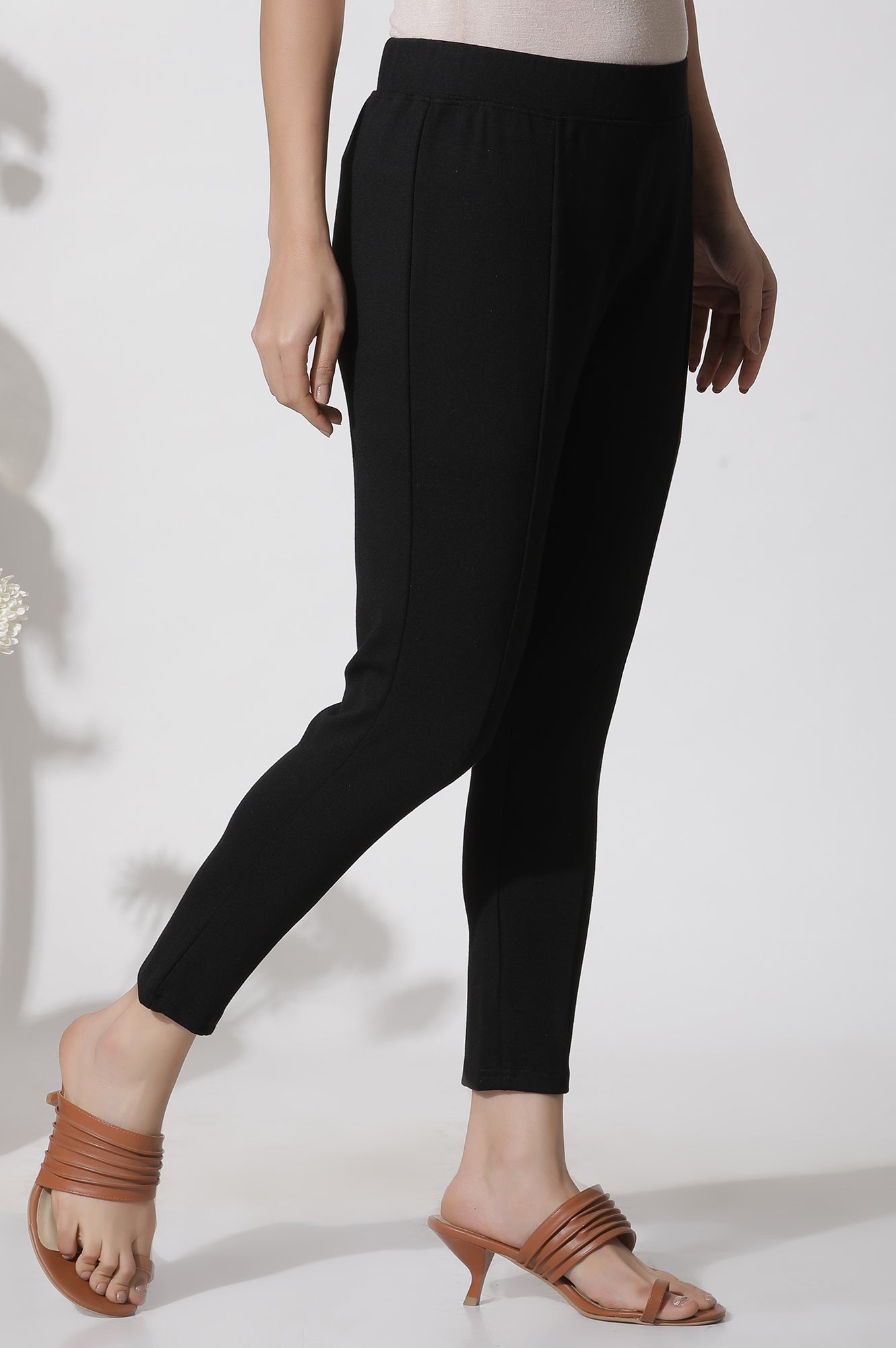 https://cdn.shopify.com/s/files/1/0722/3148/5636/files/24FEW62947-222002_2_daefe38d-51c3-4086-9548-4cfd463b66b9.jpg?v=1760607912