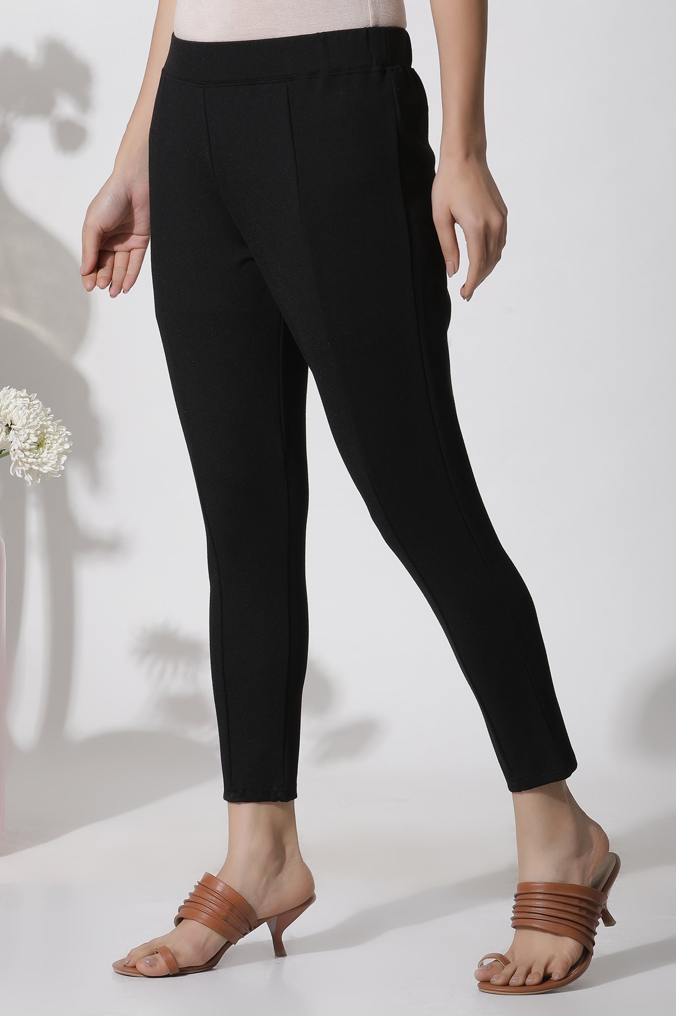 https://cdn.shopify.com/s/files/1/0722/3148/5636/files/24FEW62947-222002_3_29f76aff-4e81-442f-b275-de1ae19b5018.jpg?v=1760607912