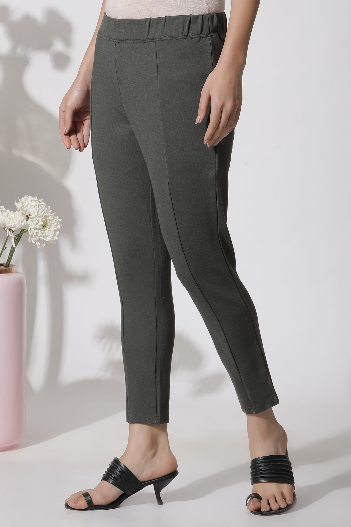 https://cdn.shopify.com/s/files/1/0722/3148/5636/files/24FEW62947-222126_3_fce0cec4-84d0-4884-85de-ca3dad56e82e.jpg?v=1772277195