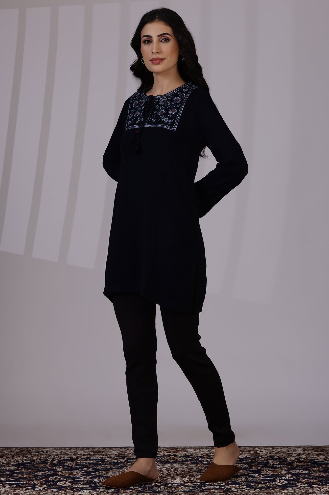 https://cdn.shopify.com/s/files/1/0722/3148/5636/files/24NOW31109-222836_4.jpg?v=1760493912
