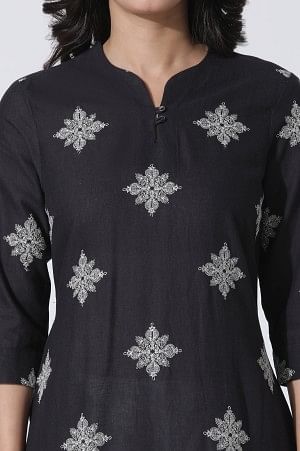 https://cdn.shopify.com/s/files/1/0722/3148/5636/files/24ONWS11087-221806_6_c4e7a1f2-755d-4420-9211-fd7c927754c4.jpg?v=1760608343