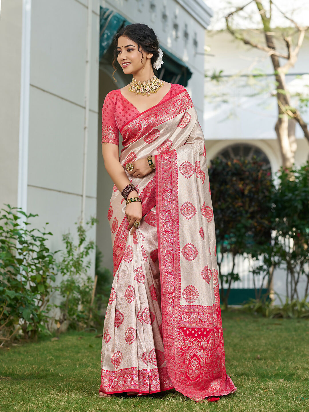 Shree Shyam Fashion Cream With Red Silk Blend Saree - Distacart