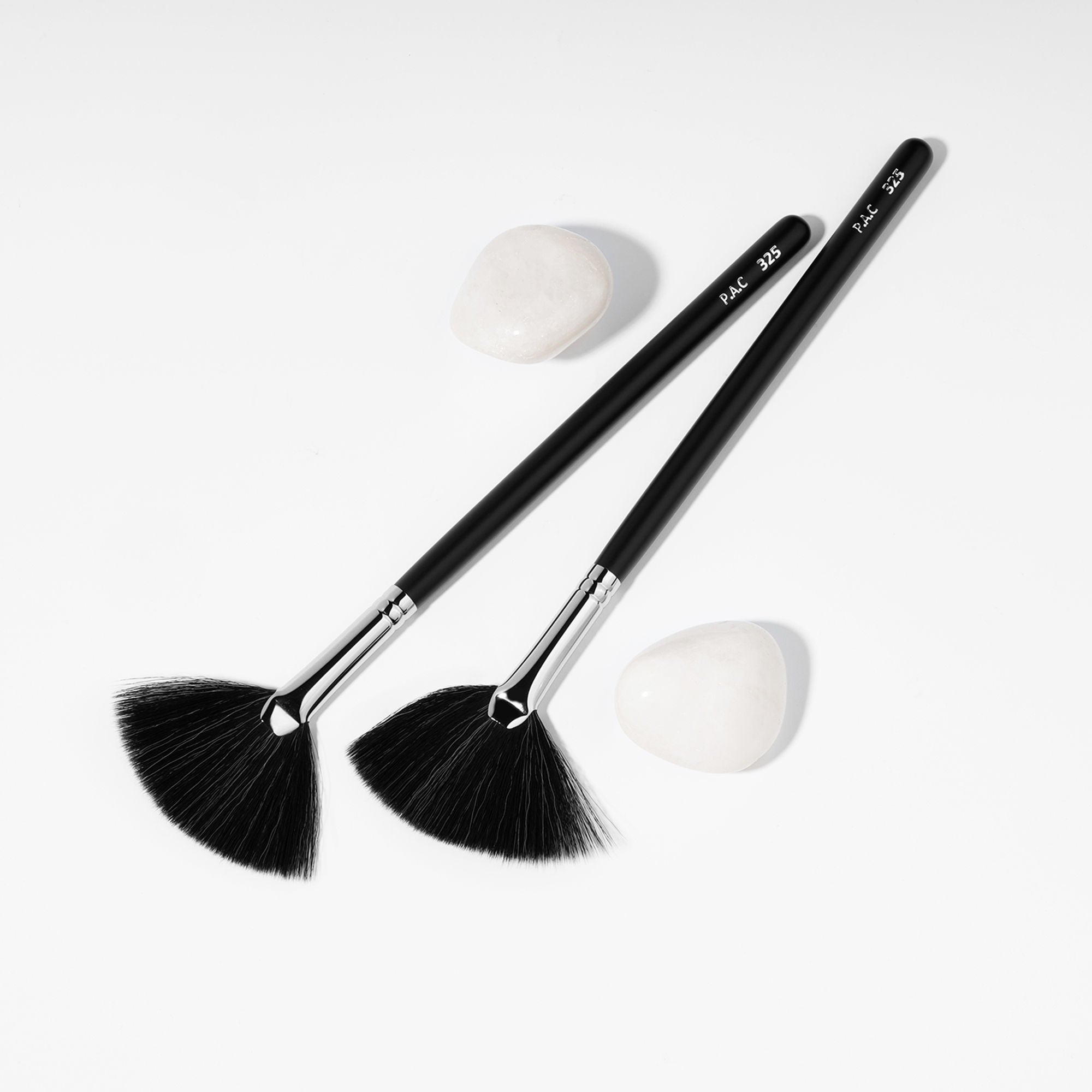 PAC Studio Fan Brush - 325 - Distacart